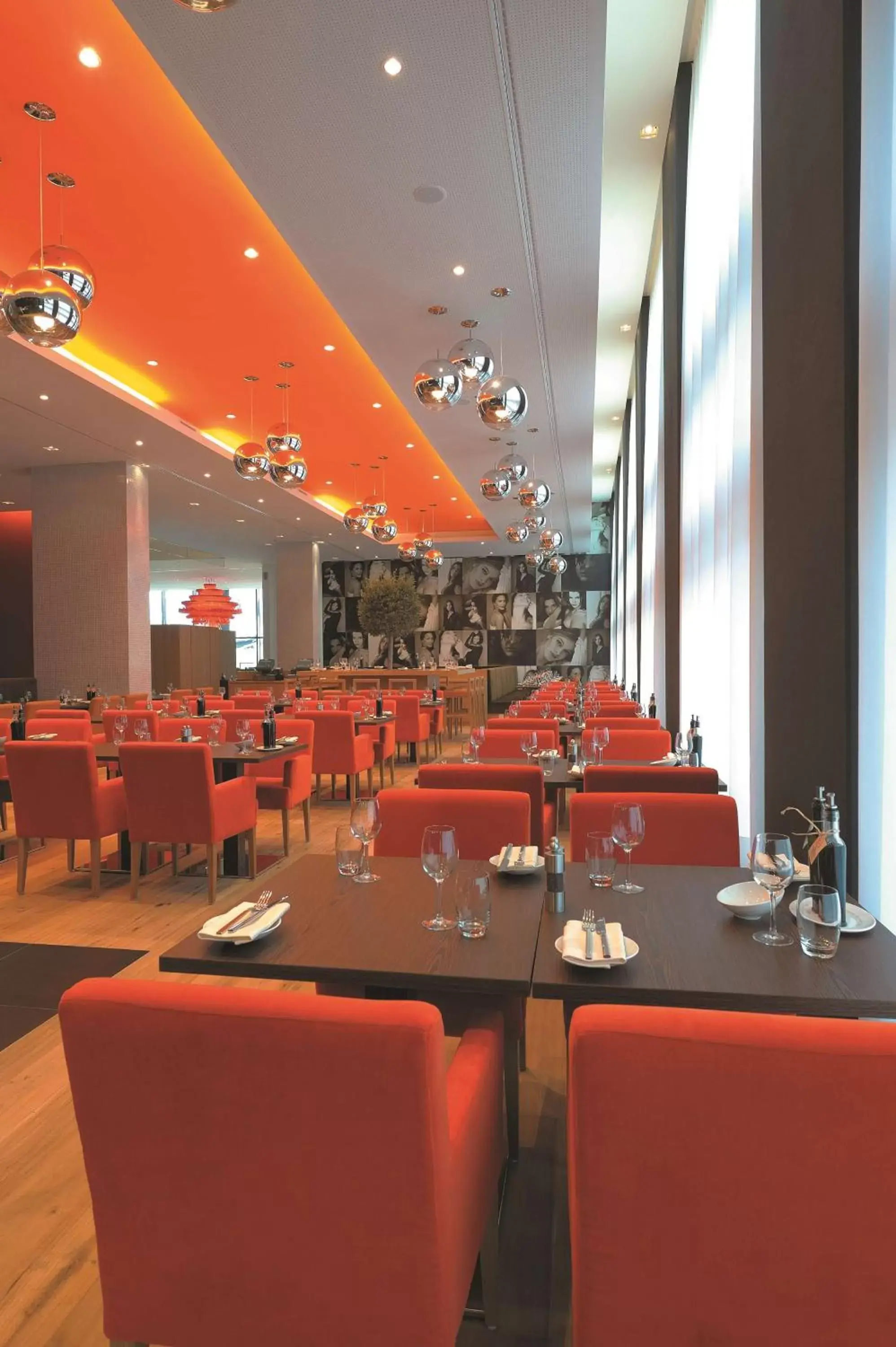 Restaurant/Places to Eat in Radisson Blu Hotel Zurich Airport