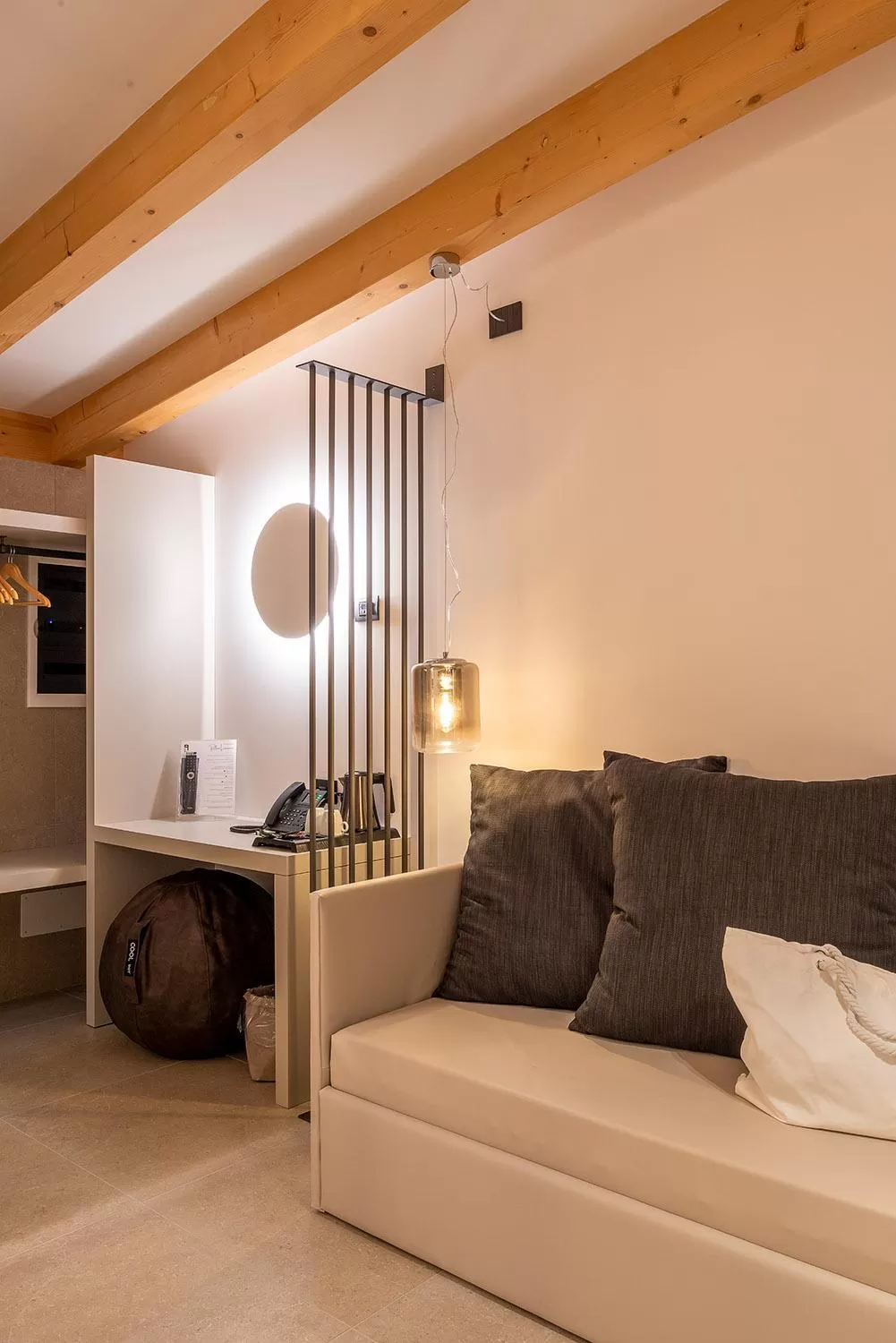 Living room, Bed in Relais Limonaia - Suites & Garden SPA