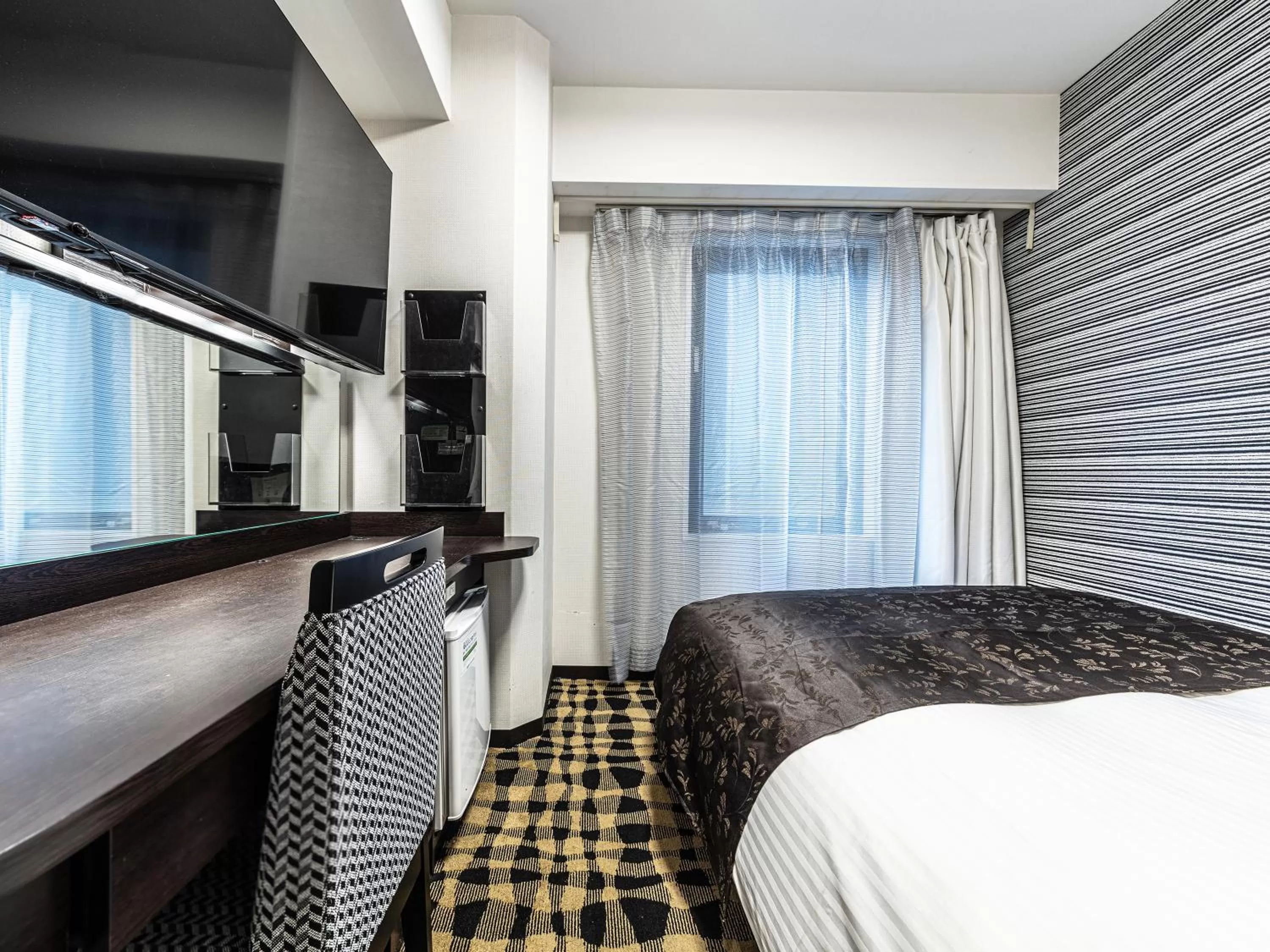 Photo of the whole room, Bed in APA Hotel Roppongi SIX