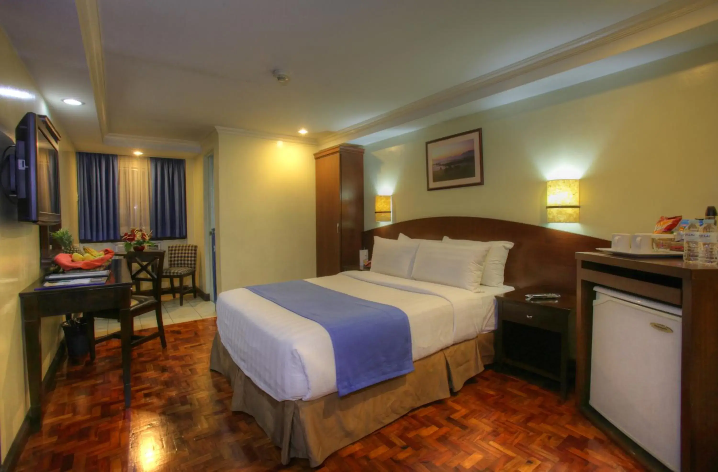 Photo of the whole room, Bed in Fersal Hotel Manila