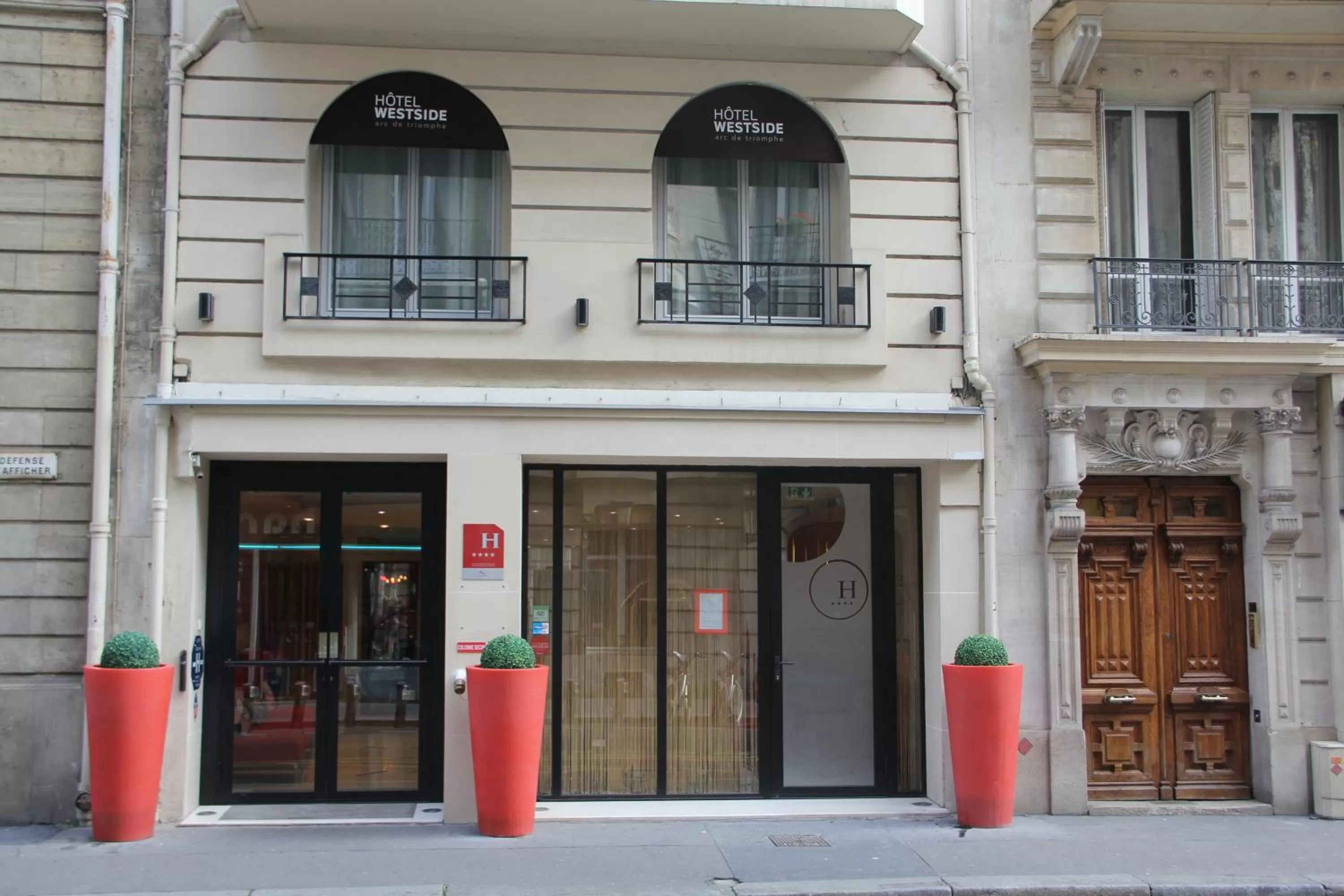 Facade/entrance in Westside Arc de Triomphe Hotel