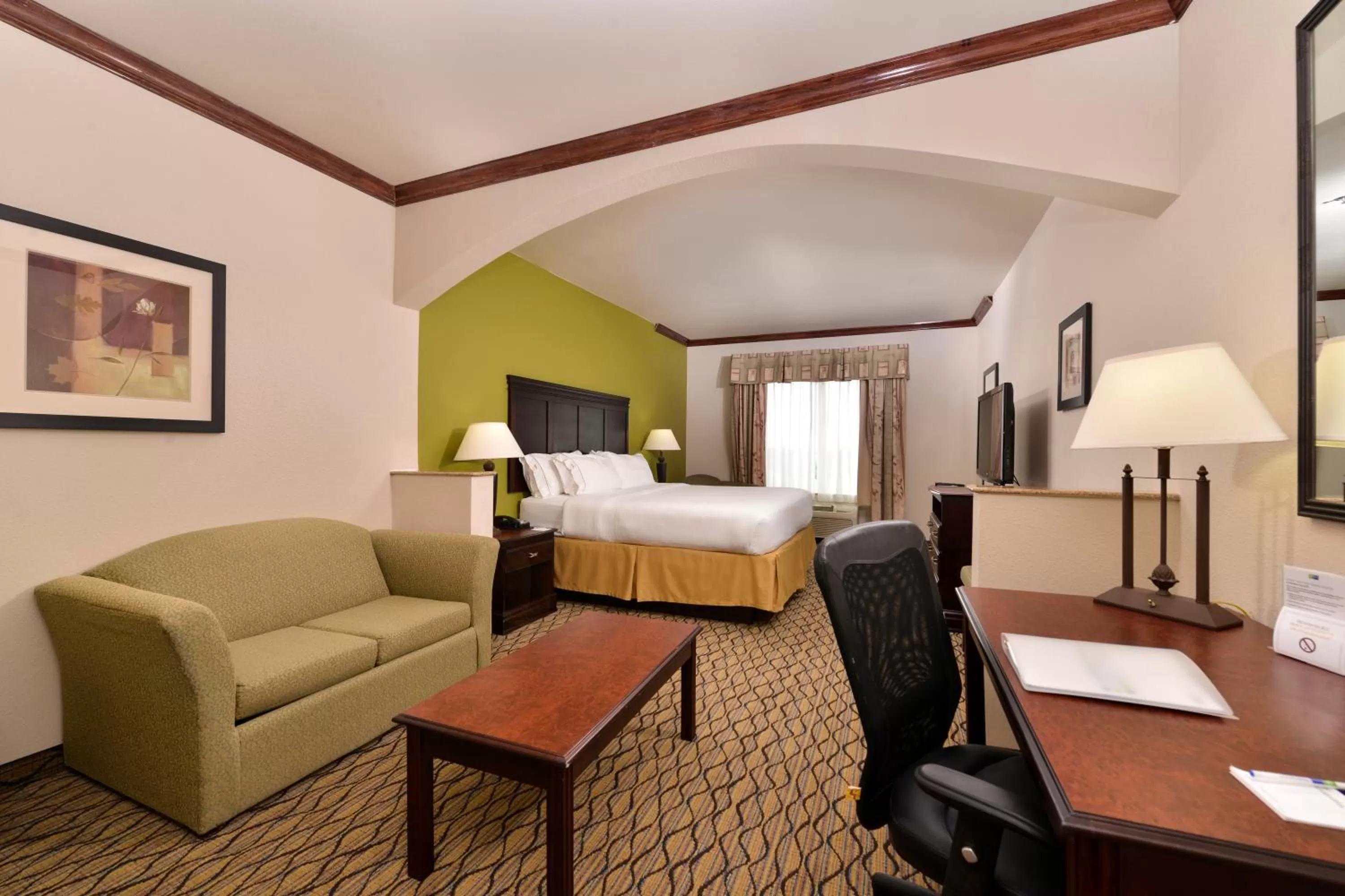 Photo of the whole room, Bed in Holiday Inn Express Hotel & Suites Sherman Highway 75 by IHG