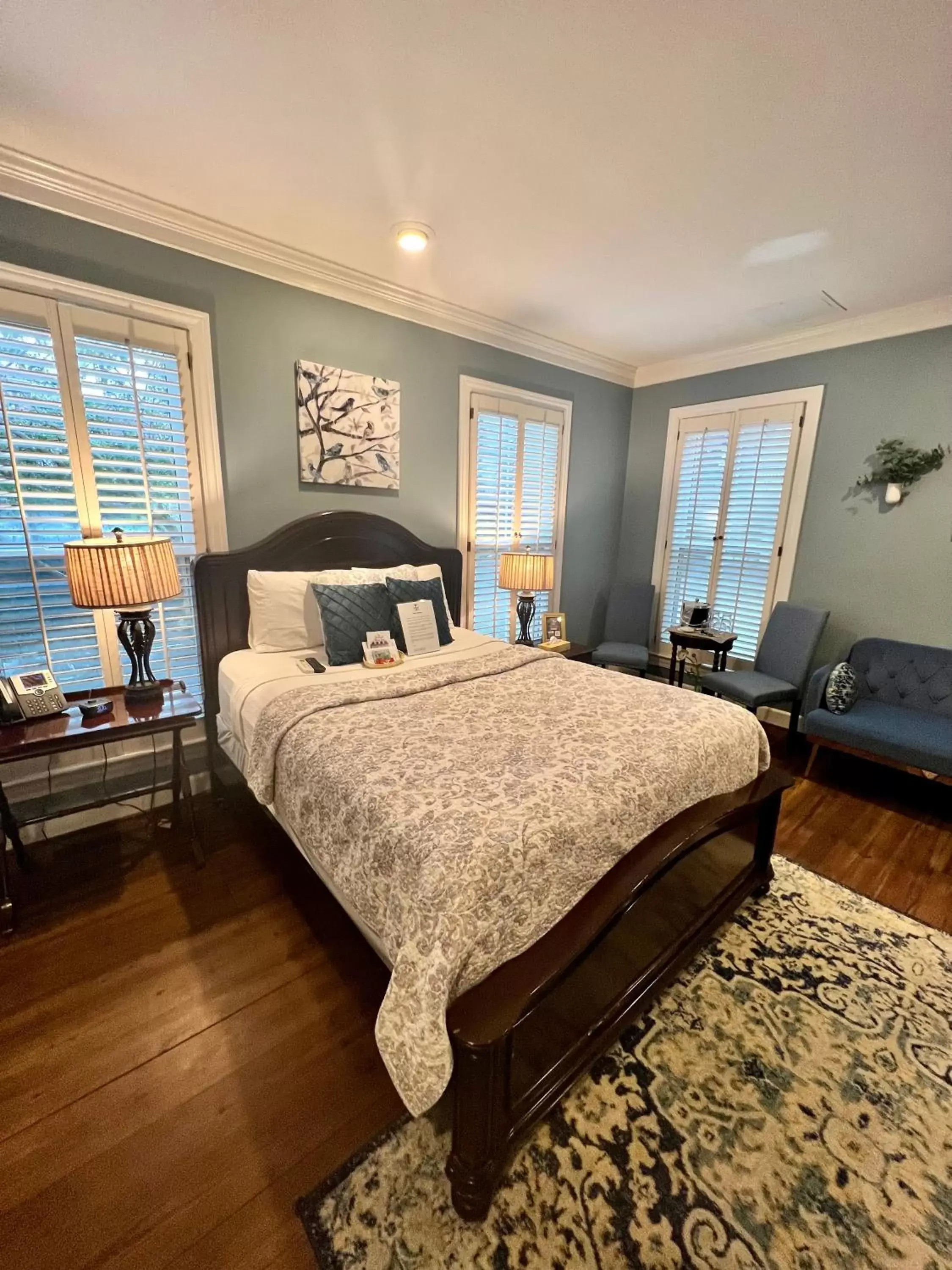 Bed in Barksdale House Inn