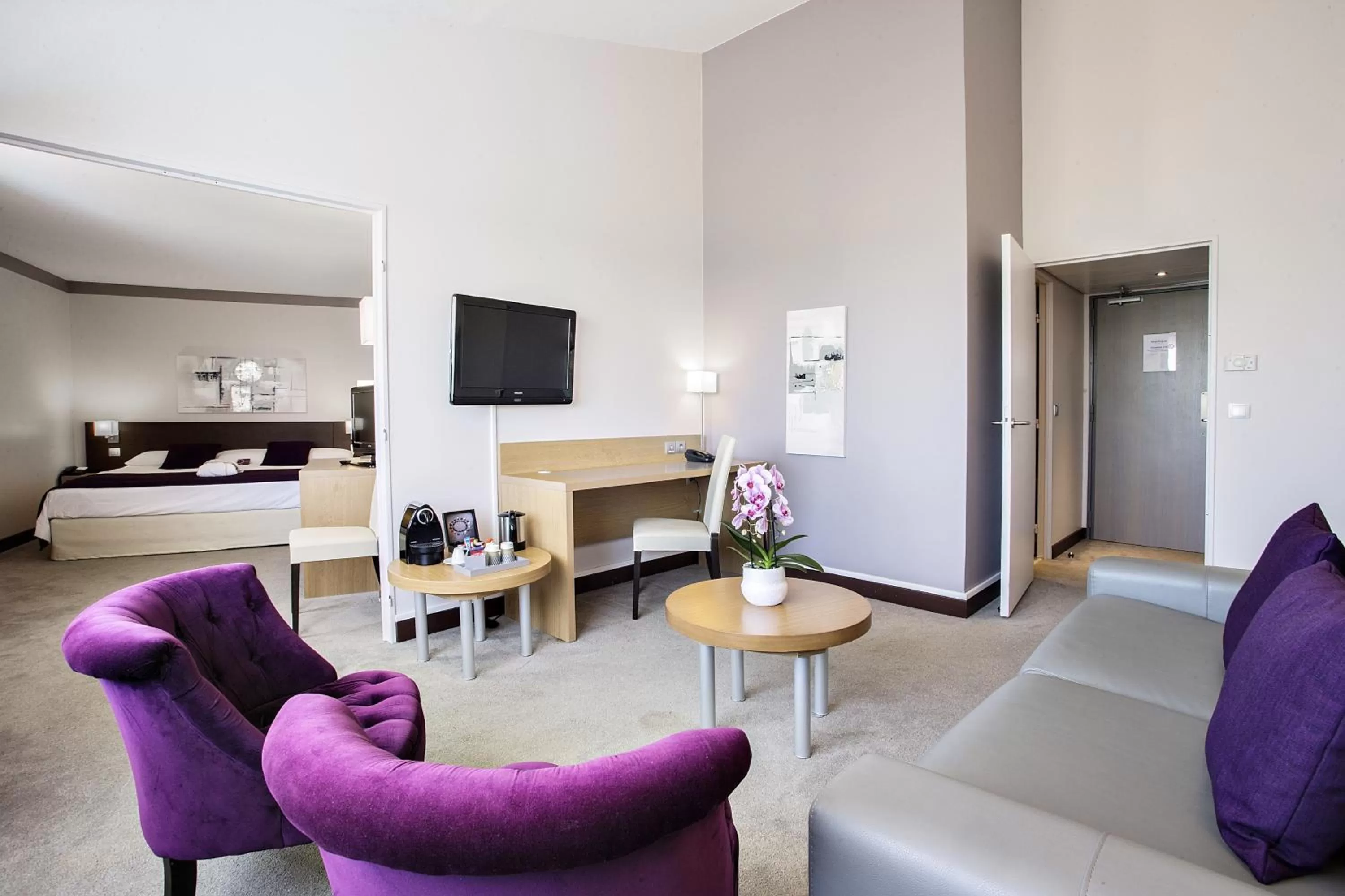 Photo of the whole room, Bed in Mercure Toulouse Aéroport Golf de Seilh