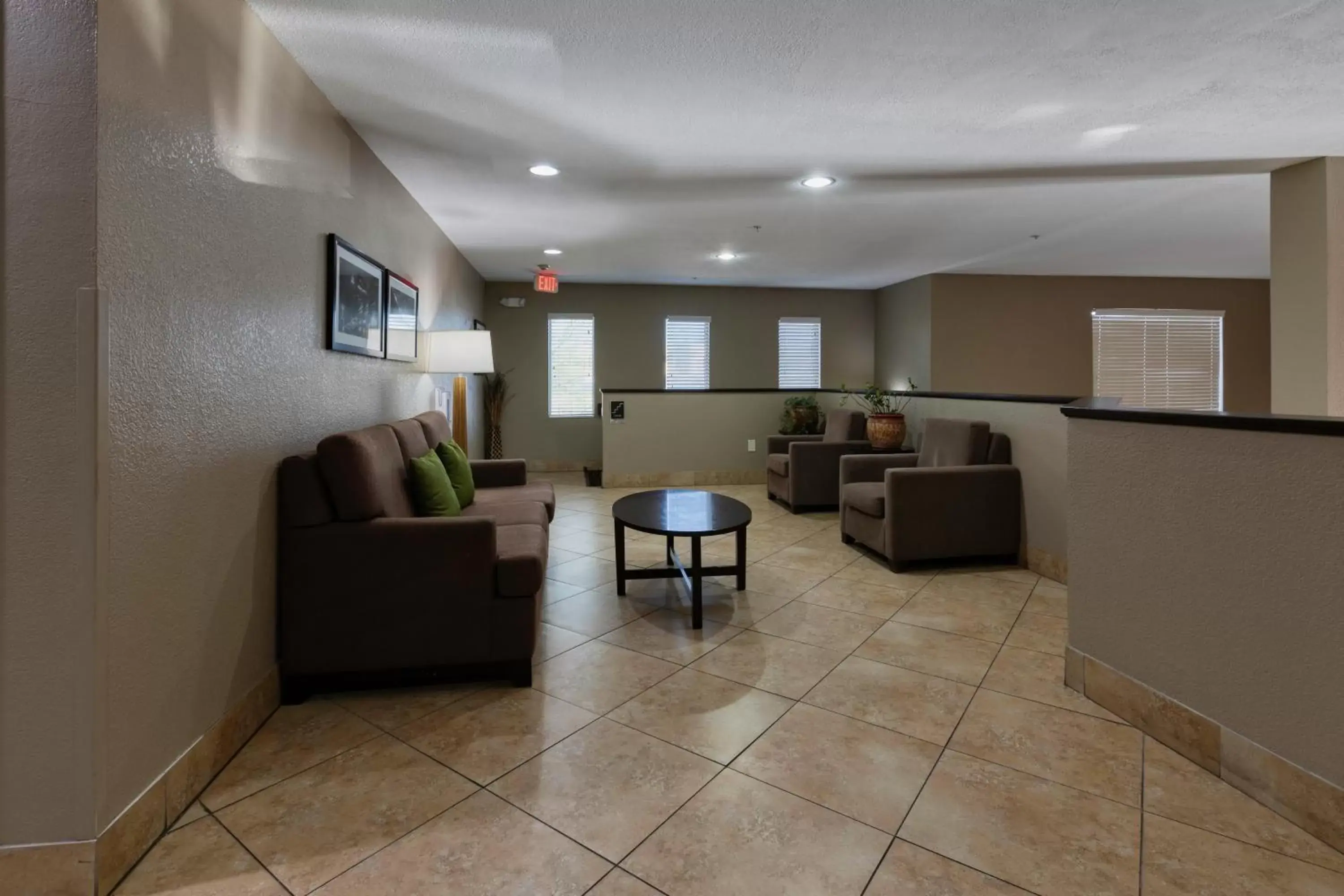 Seating area, Lobby/Reception in Surestay Plus Hotel by Best Western Superstition Springs
