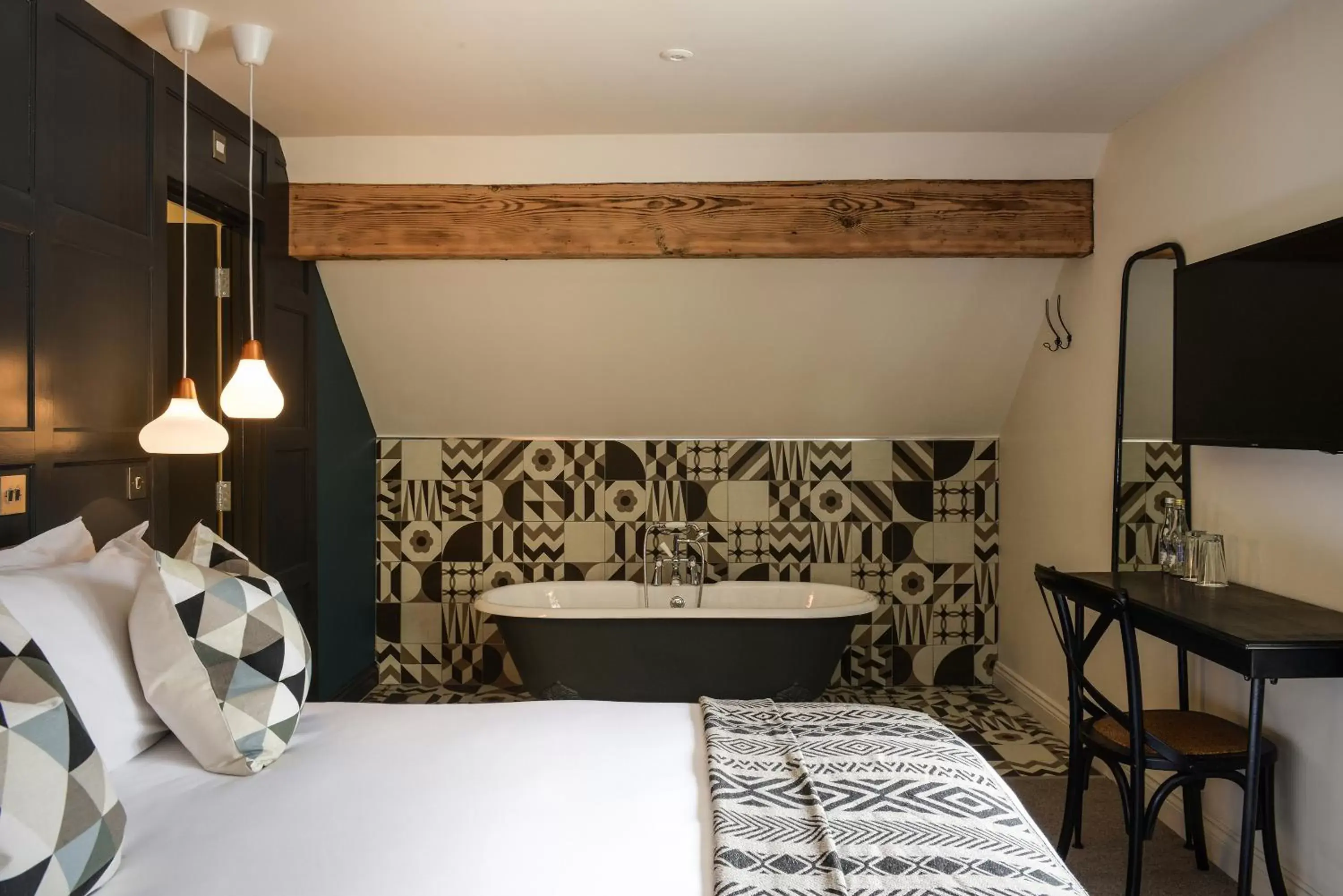 Deluxe Queen Room in The Litton Deluxe Queen Room in The Litton