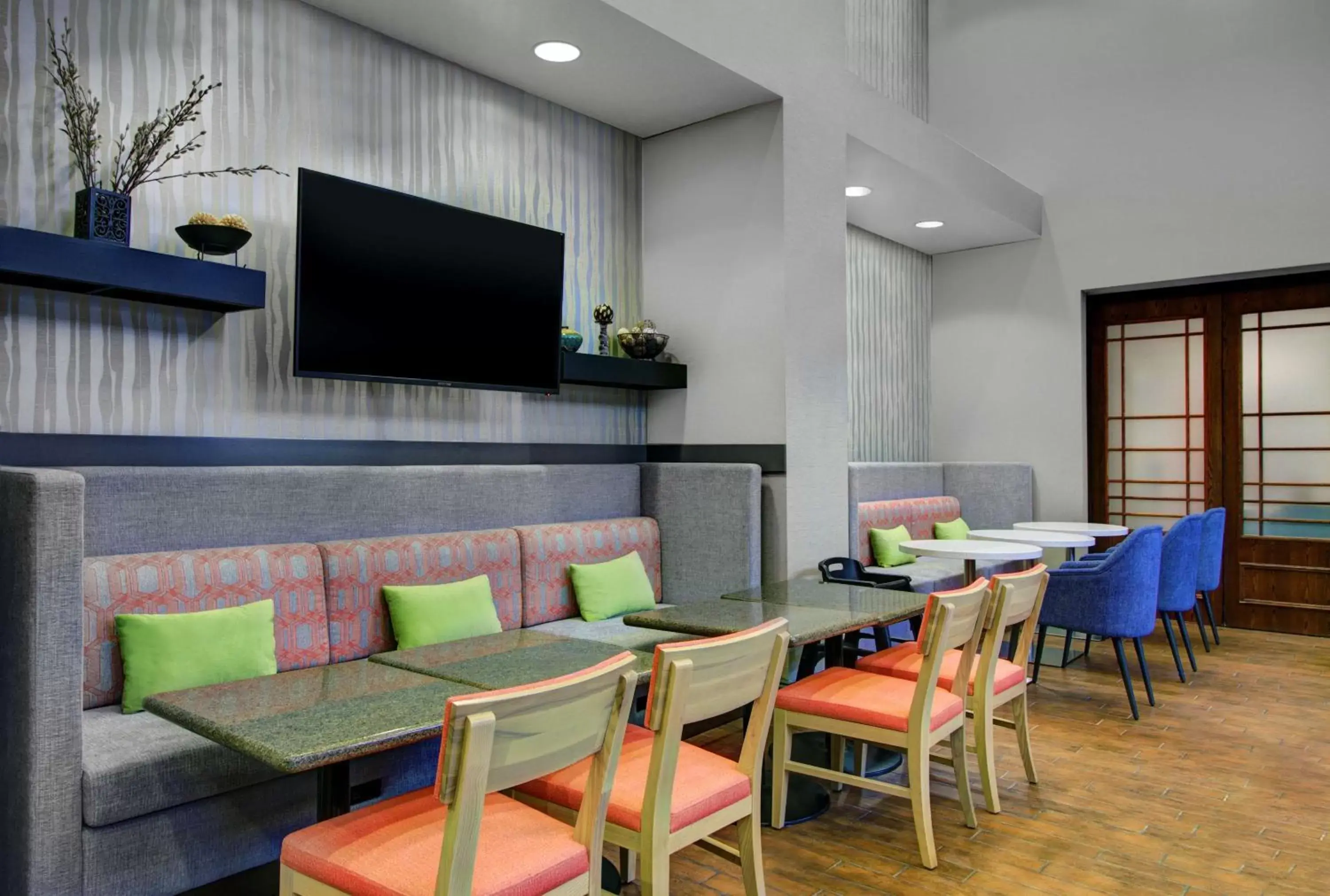 Lobby or reception, Restaurant/Places to Eat in Hampton Inn & Suites by Hilton Syracuse Dewitt