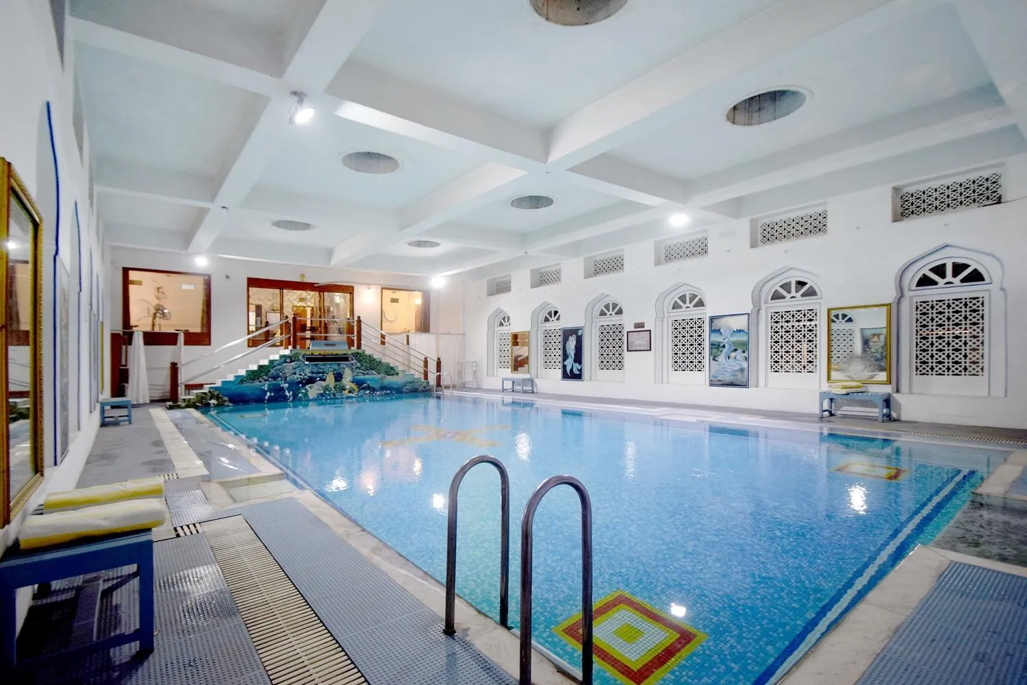 Swimming pool in Hari Mahal Palace by Pachar Group