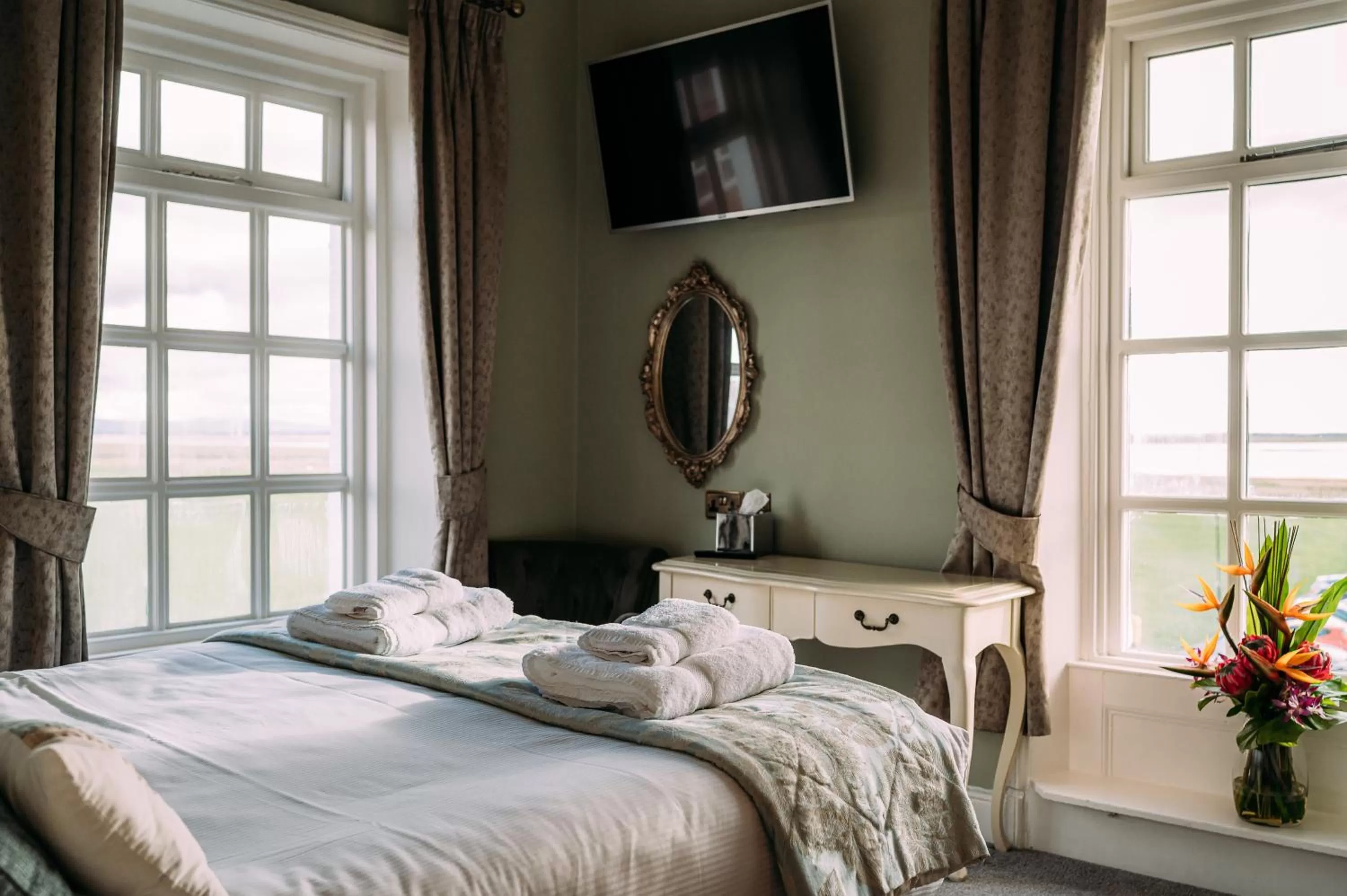 Bed in The Queens Hotel