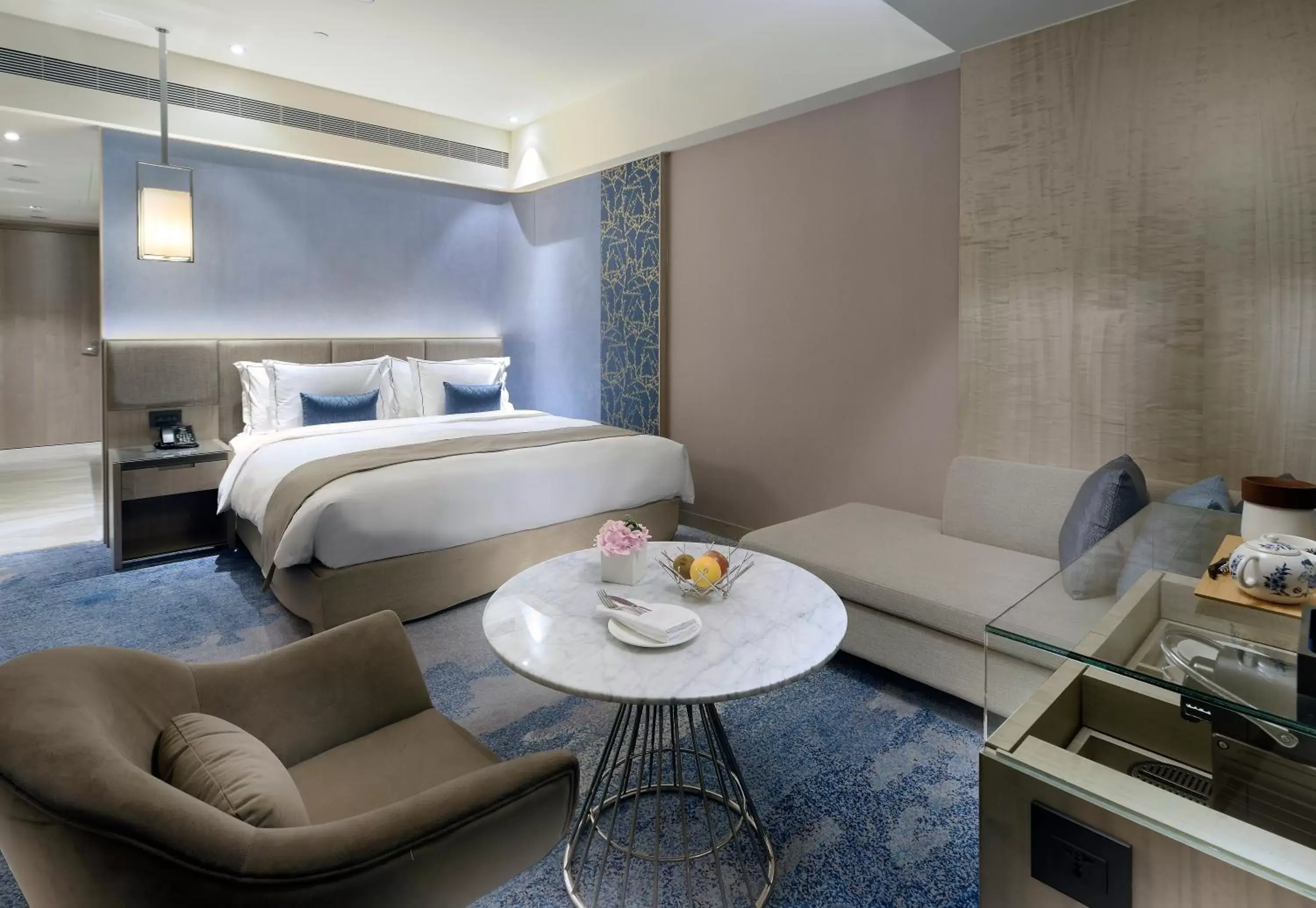 Bedroom in Caesar Park Hotel Banqiao