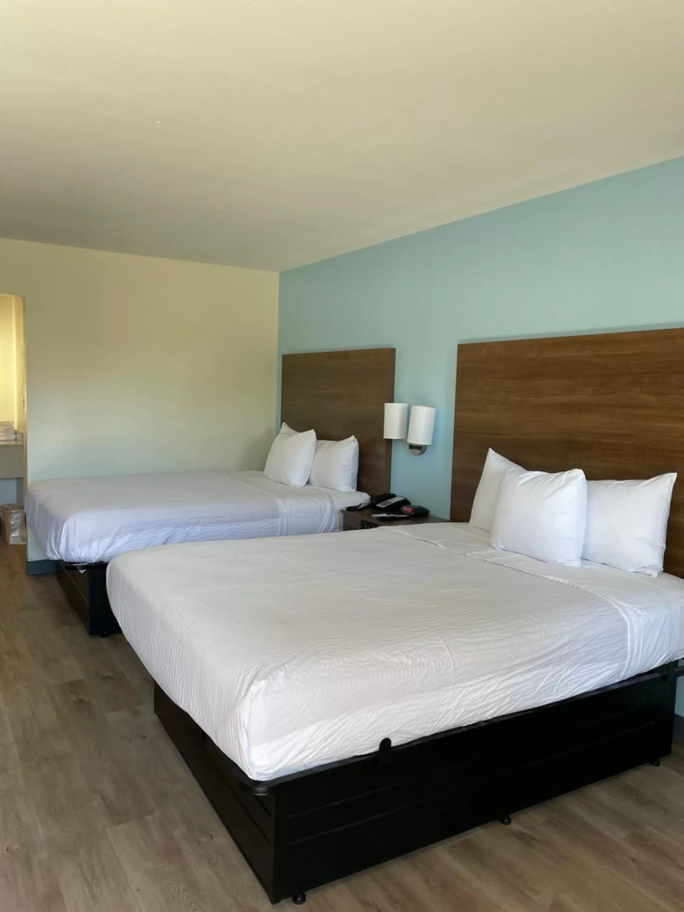 Bedroom, Bed in Baymont by Wyndham Biloxi - Ocean Springs