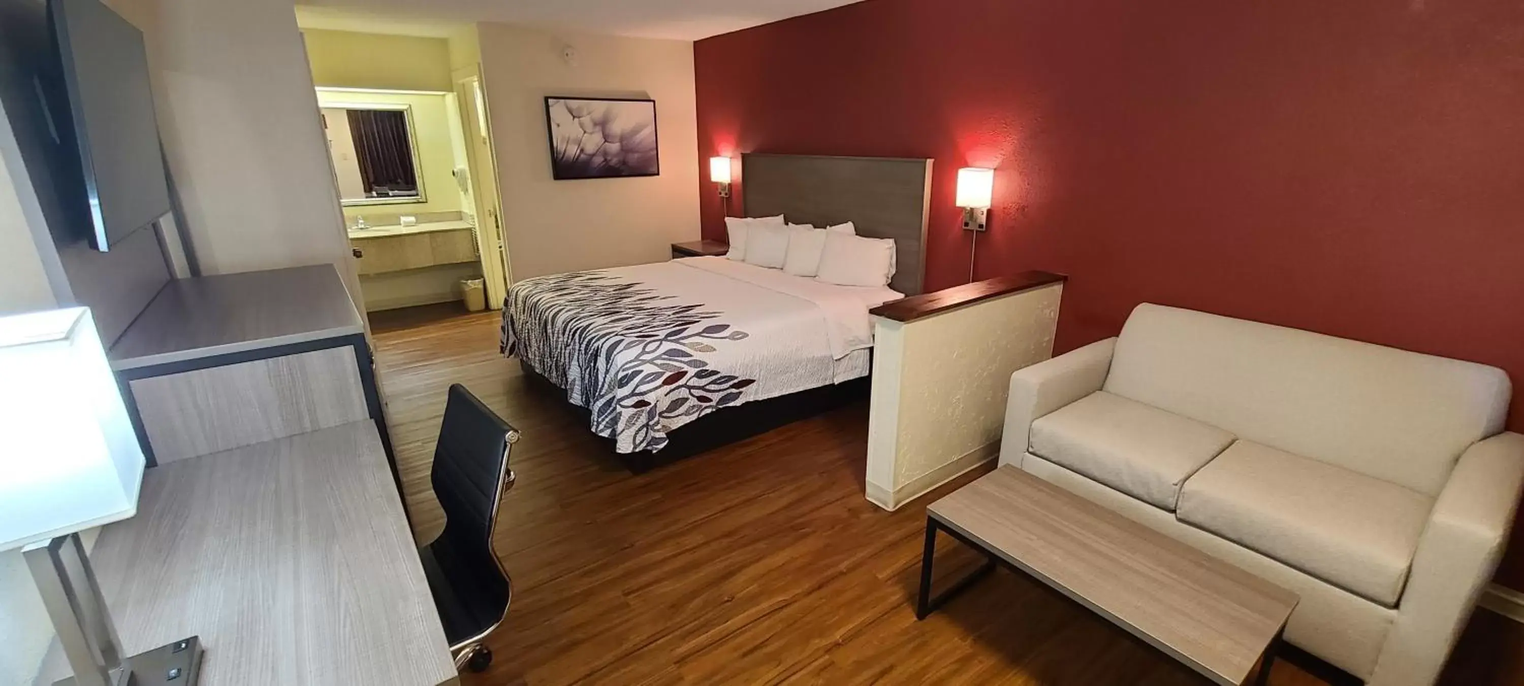 Bedroom, Bed in Red Roof Inn & Suites Cornelius - Lake Norman
