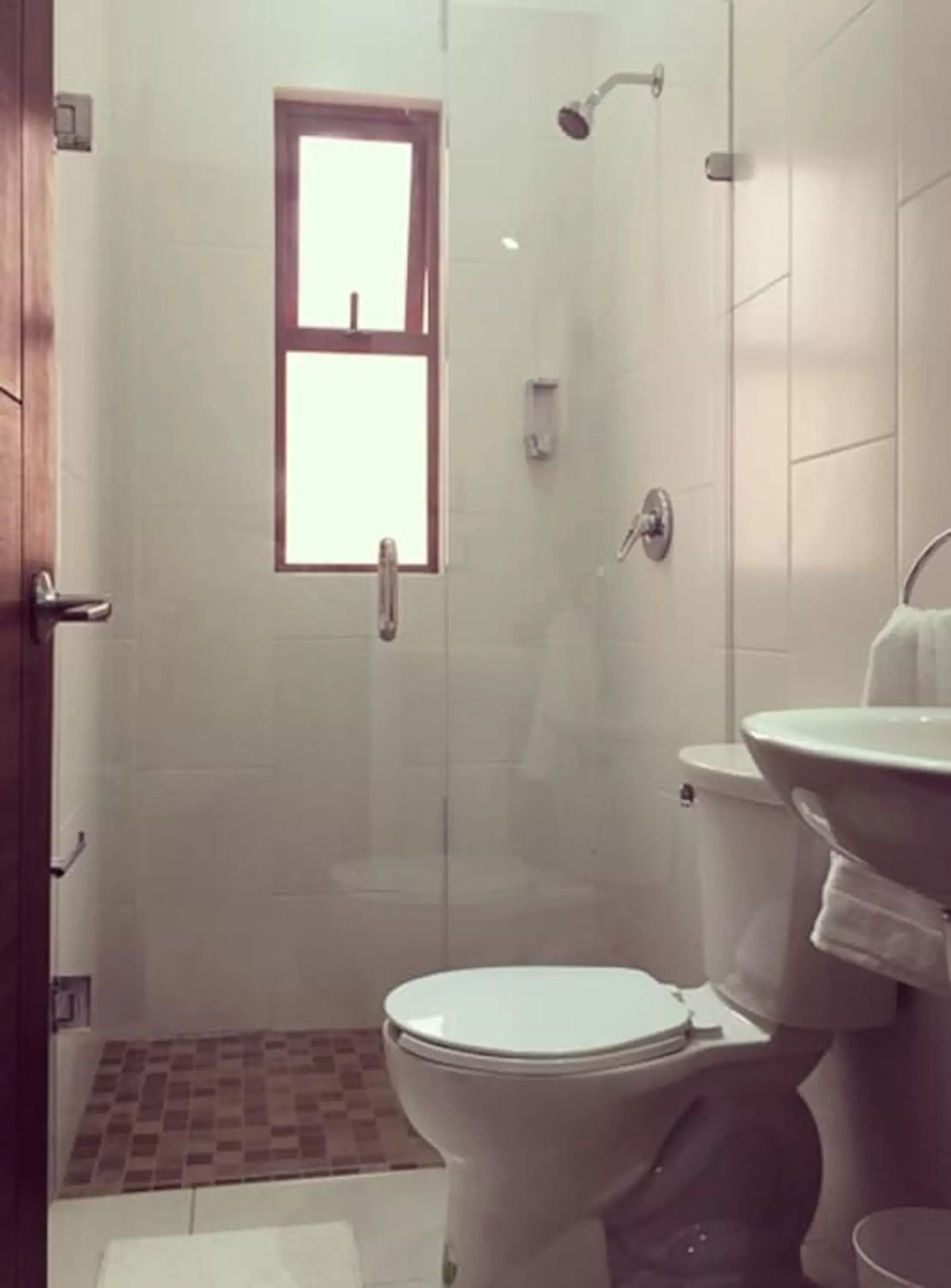 Shower, Bathroom in Comala Bed & Breakfast