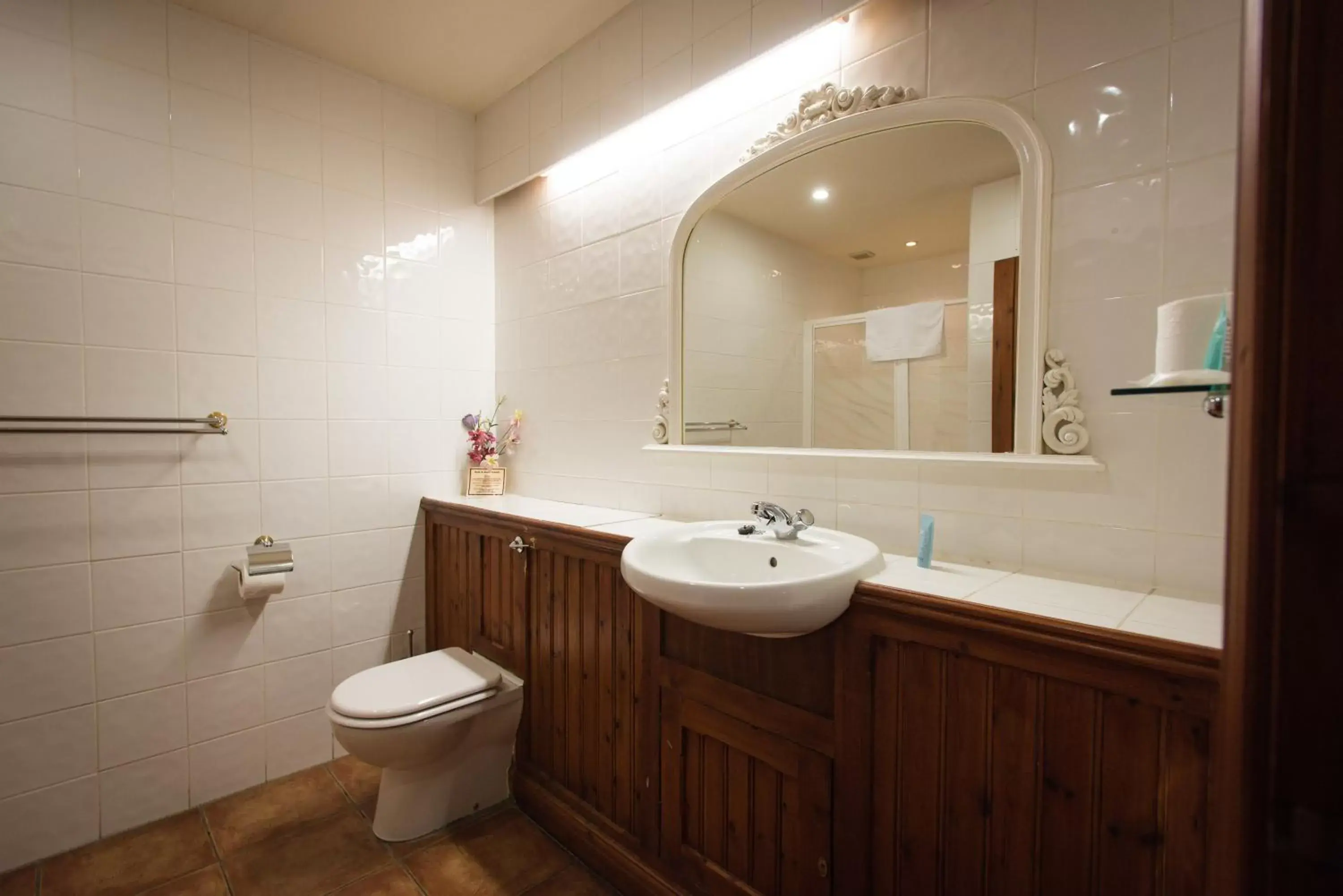 Shower, Bathroom in The Royal Arms Hotel