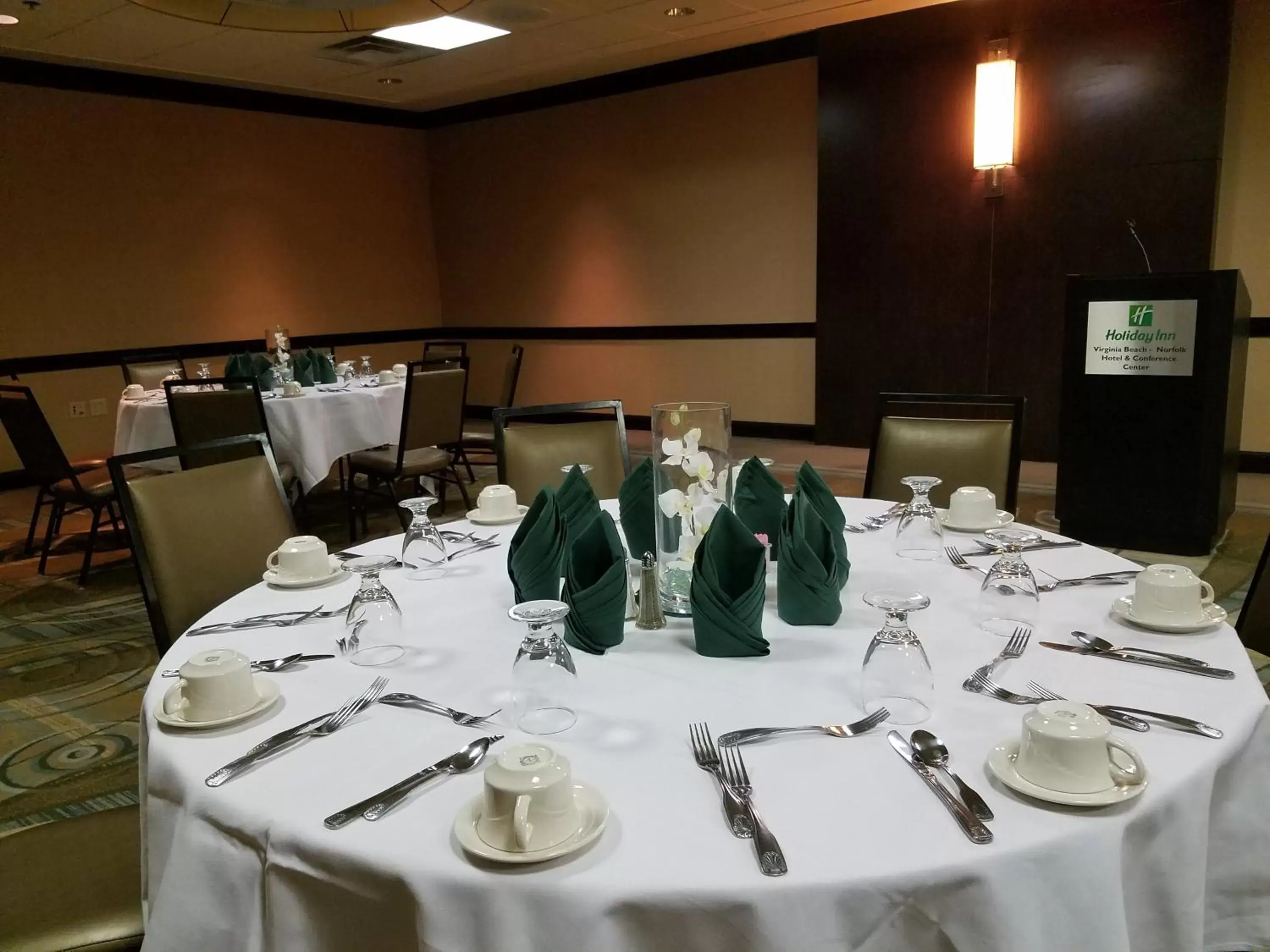 Meeting/conference room, Restaurant/Places to Eat in Holiday Inn Virginia Beach - Norfolk, an IHG Hotel