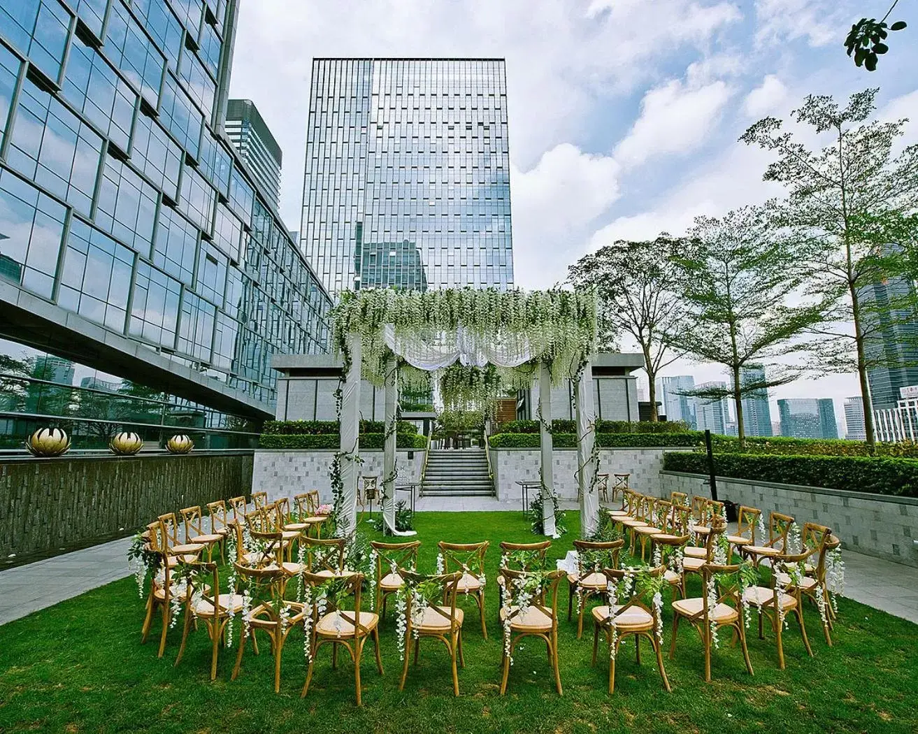 Balcony/Terrace, Banquet Facilities in Four Seasons Hotel Shenzhen