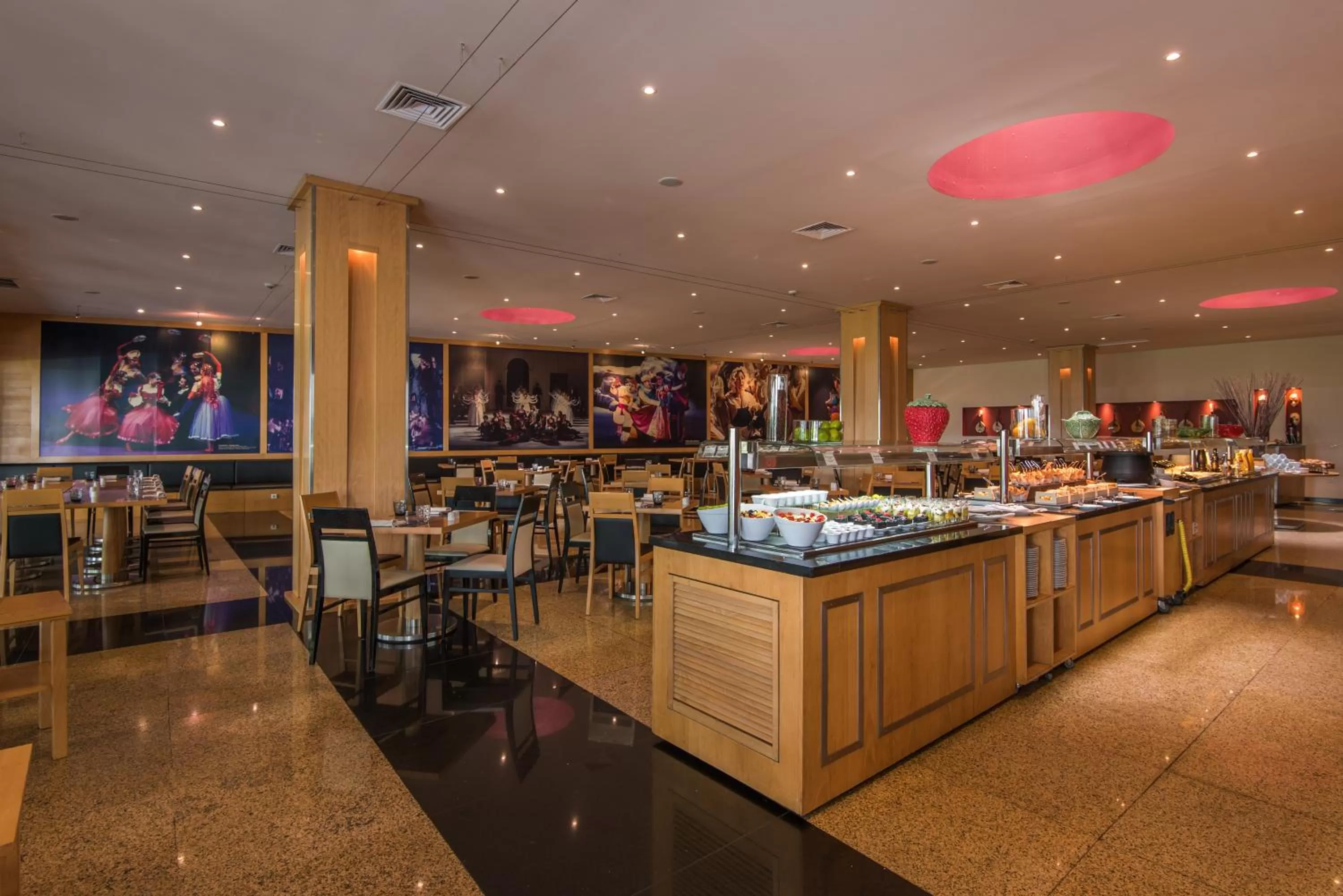 Restaurant/places to eat in Vila Gale Opera