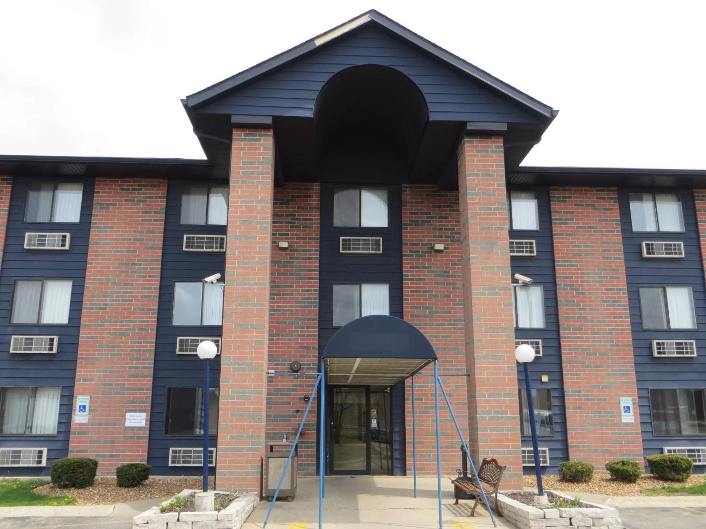 Facade/entrance in Motel 6-Elk Grove Village, IL - O'Hare