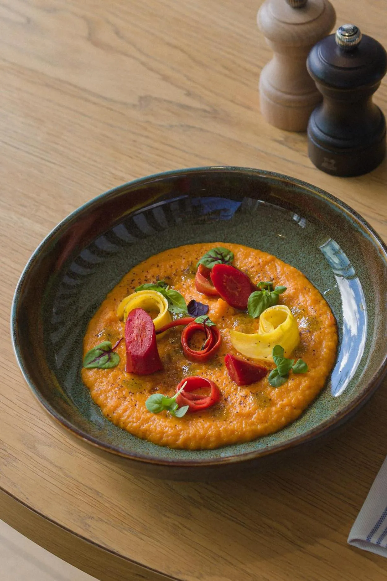 Restaurant/places to eat in Maison Nô - Hôtel et Rooftop