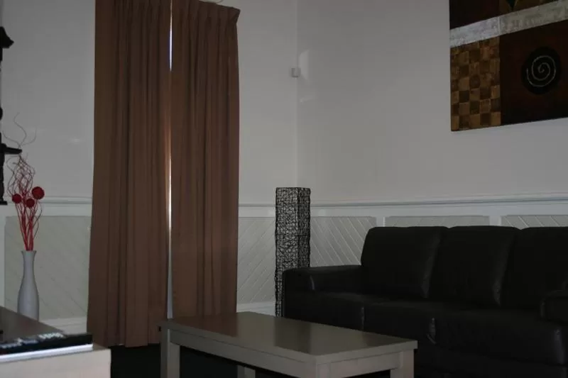 Living room in Noah's Mid City Motor Inn Muswellbrook