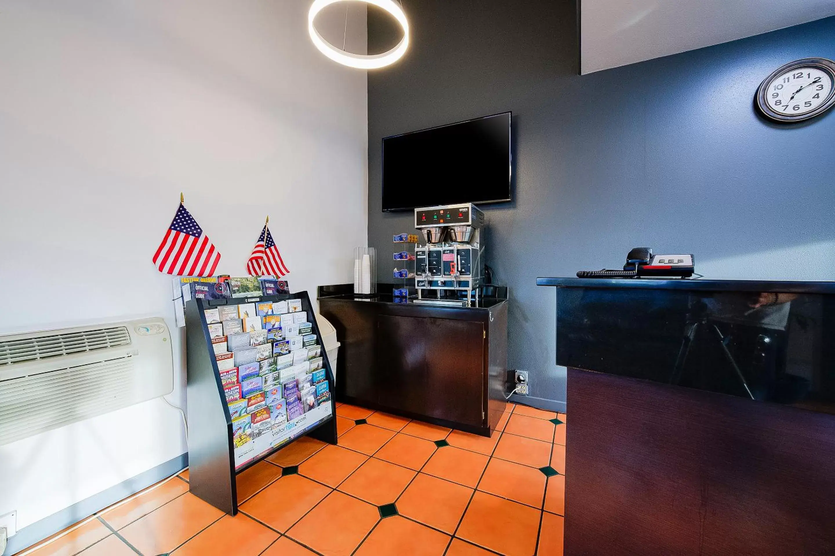 Area and facilities, TV/Entertainment Center in OYO Hotel Hermiston OR, Downtown