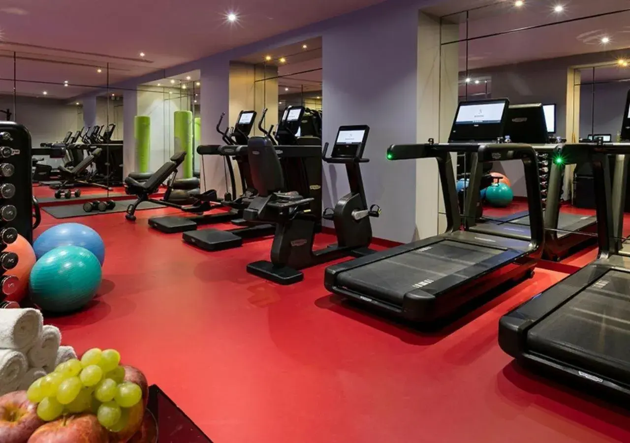 Spa and wellness centre/facilities, Fitness Center/Facilities in Hotel Barriere Le Fouquet's
