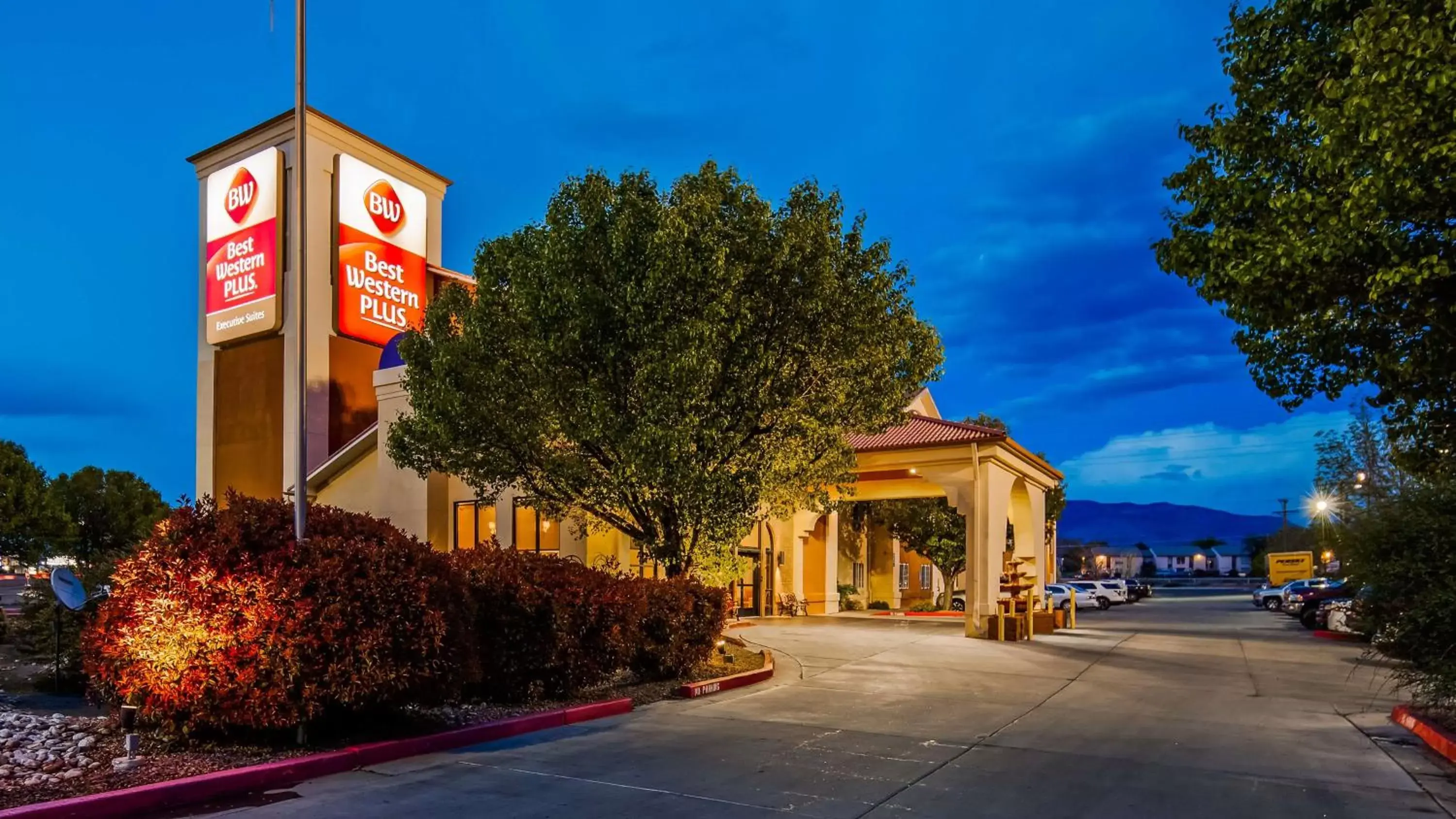 Property Building in Best Western Plus Executive Suites Albuquerque