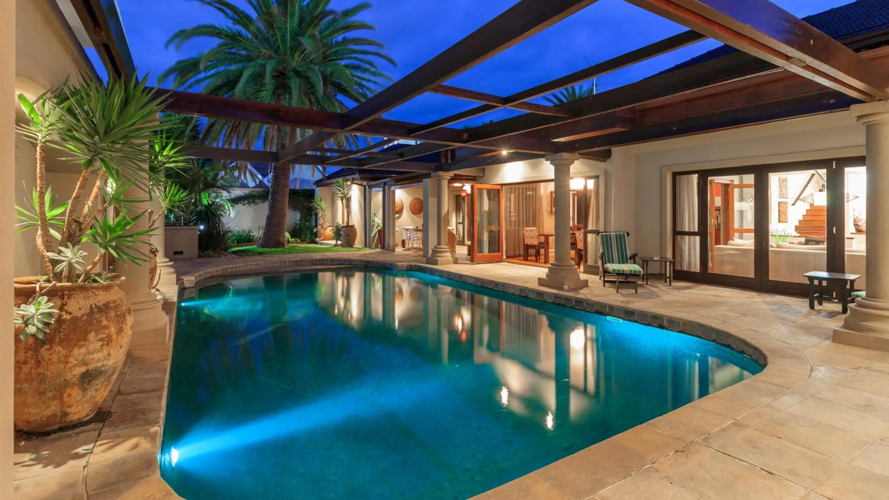 Swimming pool in Manor 38