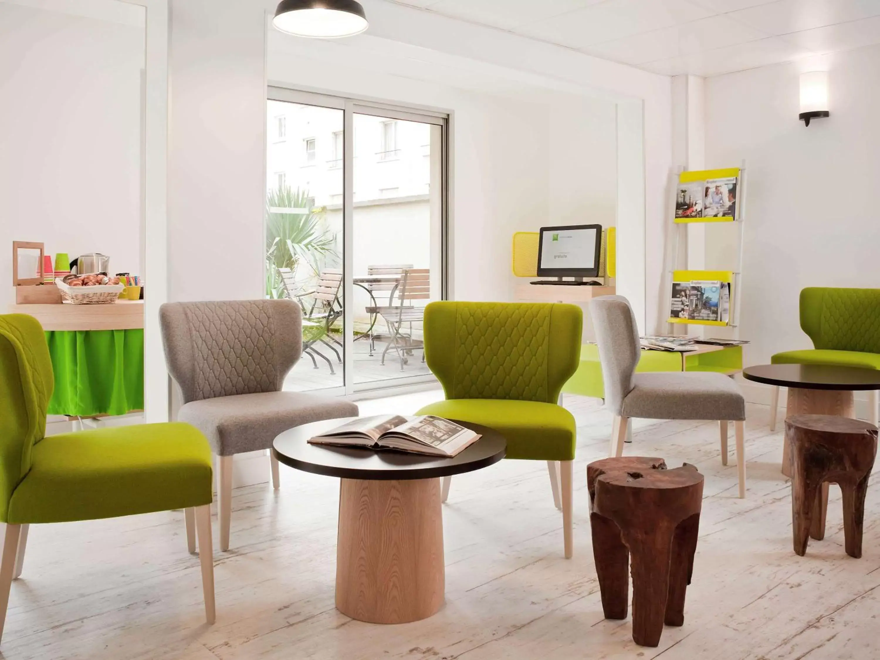 Property building, Seating Area in ibis Styles Paris Buttes Chaumont