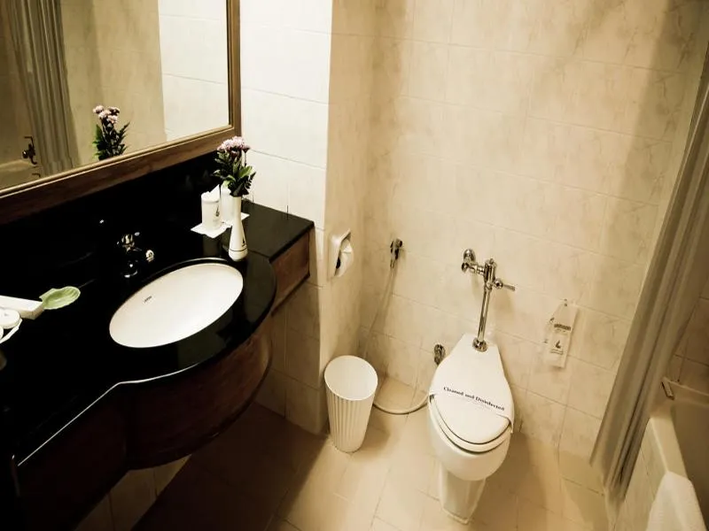 Toilet in Laithong Hotel