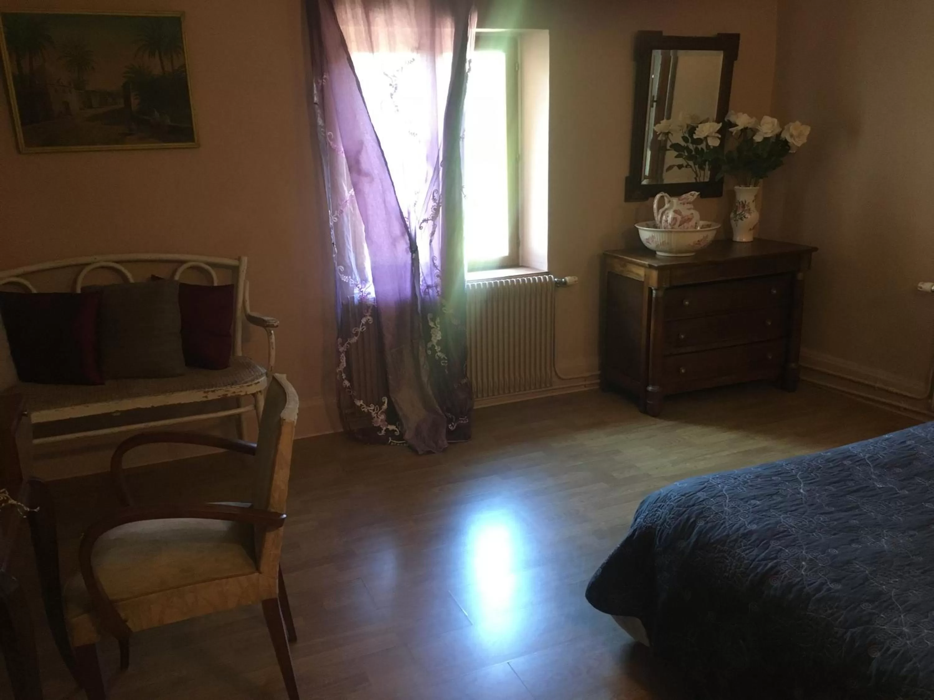 Photo of the whole room in Le Jolis Bois