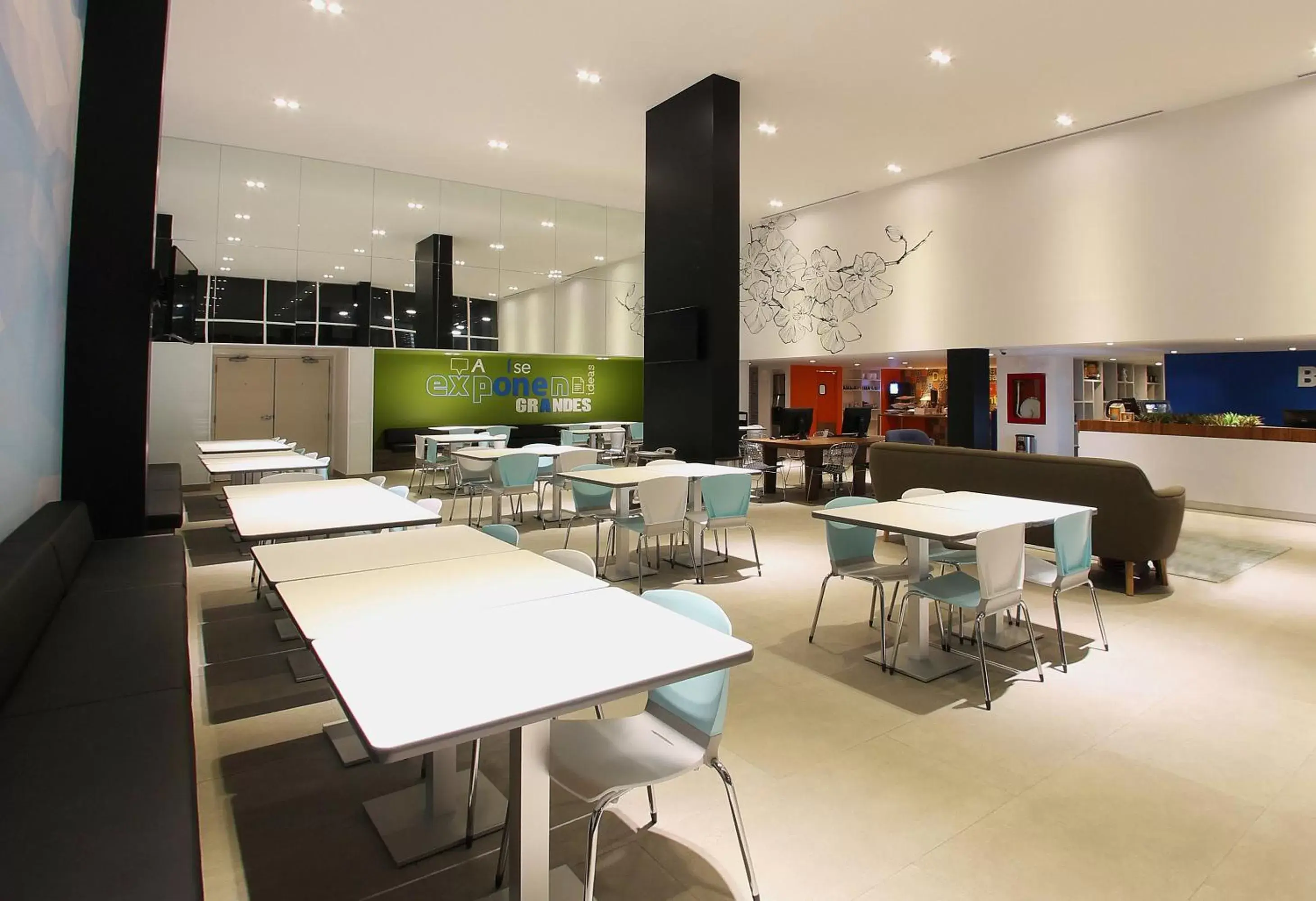 Restaurant/places to eat in One Cuautitlan Restaurant/places to eat in One Cuautitlan