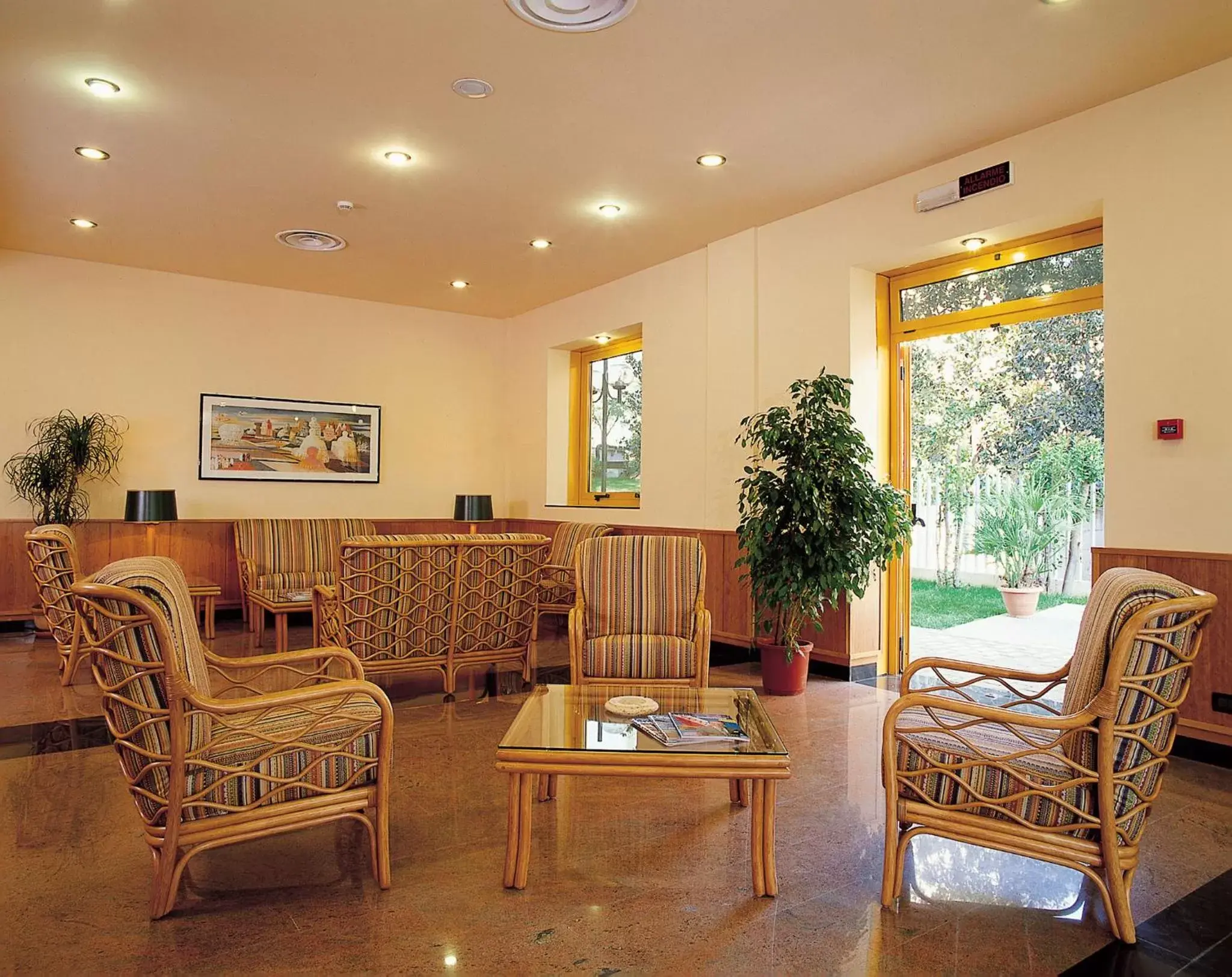 Communal lounge/ TV room, Seating Area in Hotel Tivoli