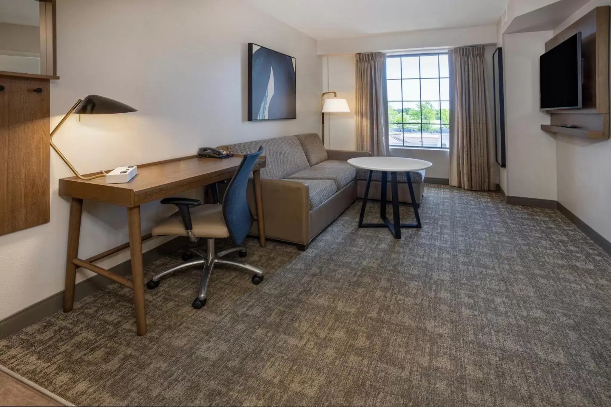 Photo of the whole room, Seating Area in Staybridge Suites Wilmington East, an IHG Hotel