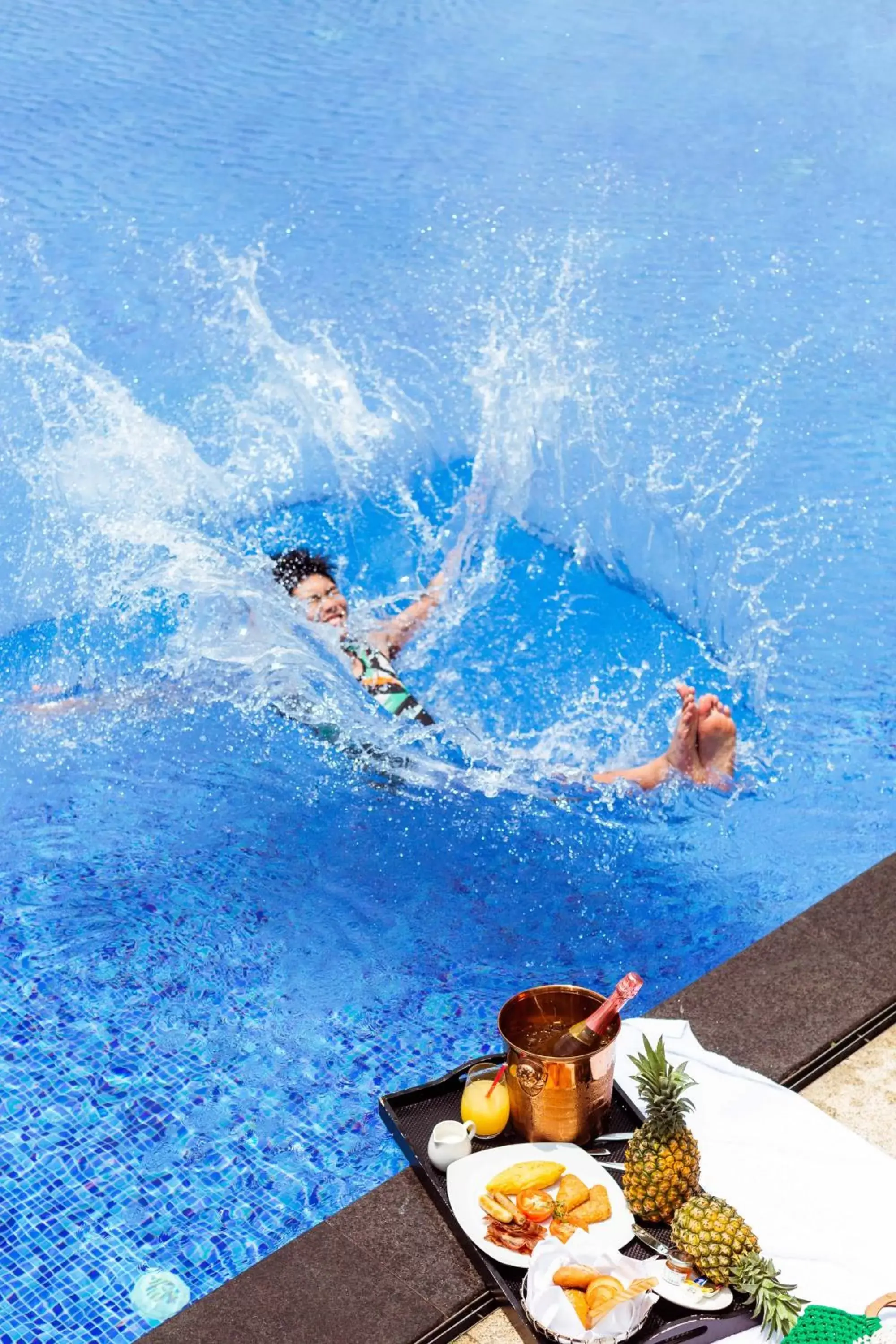 Swimming pool in Sheraton Guangzhou Nansha Hotel