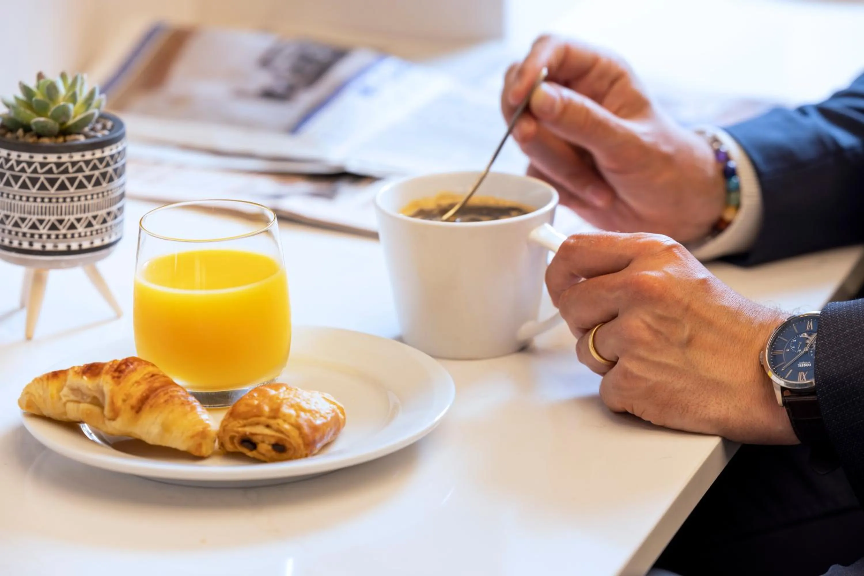Food and drinks in Hôtel de France Gare de Lyon Bastille