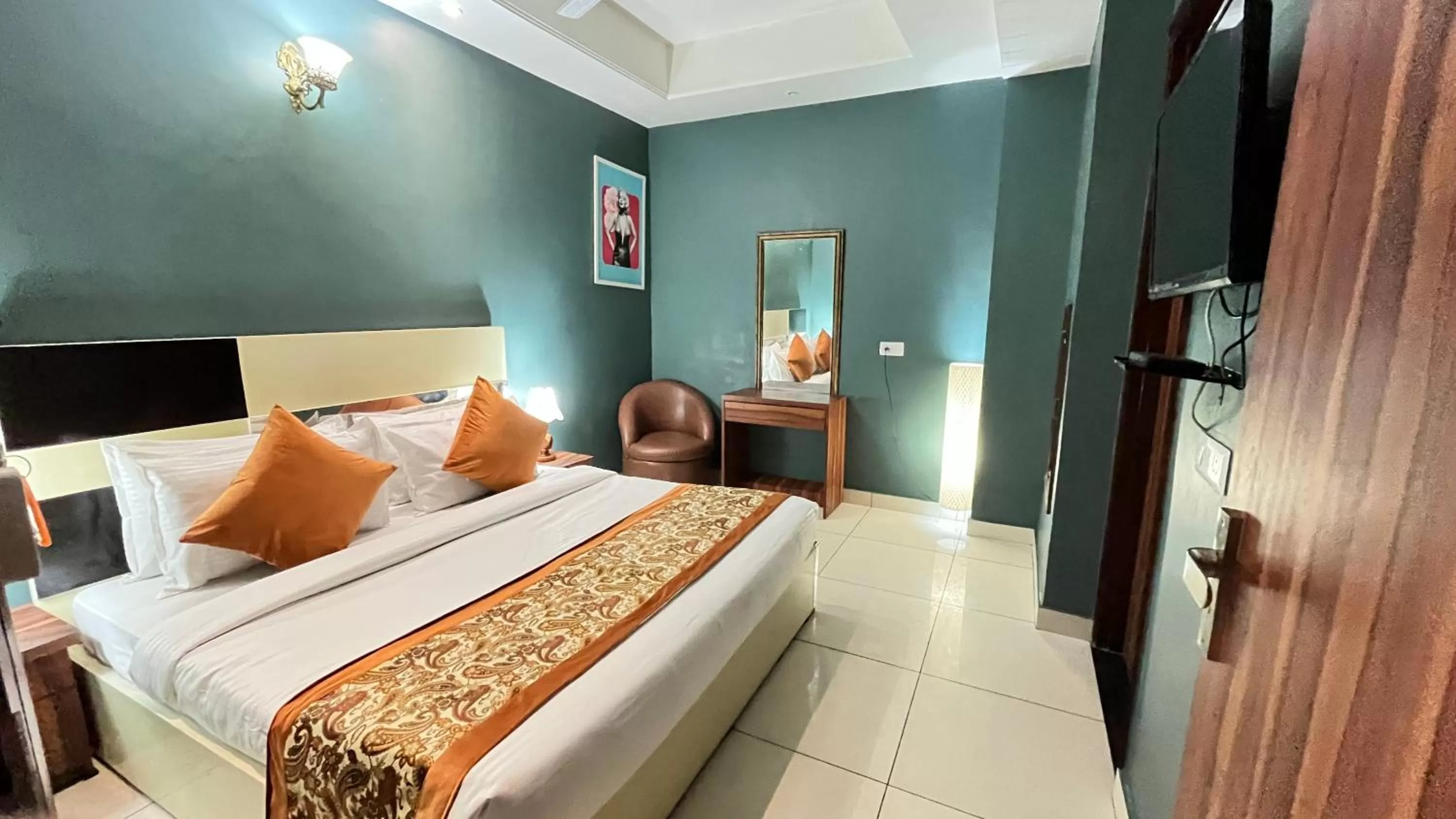 Bed in Qotel Hotel Church House Rohini Sector 15