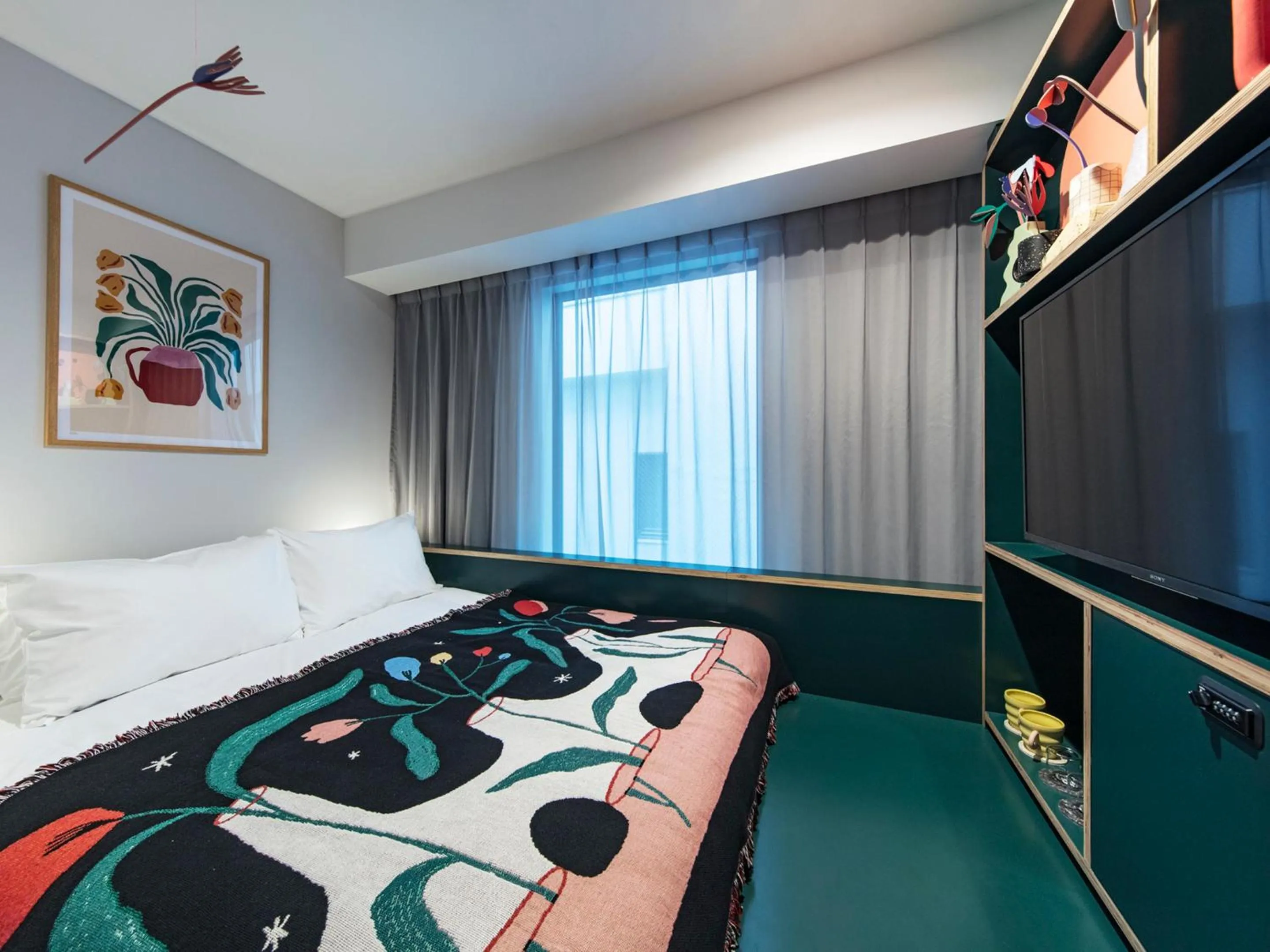 Photo of the whole room, Bed in all day place shibuya