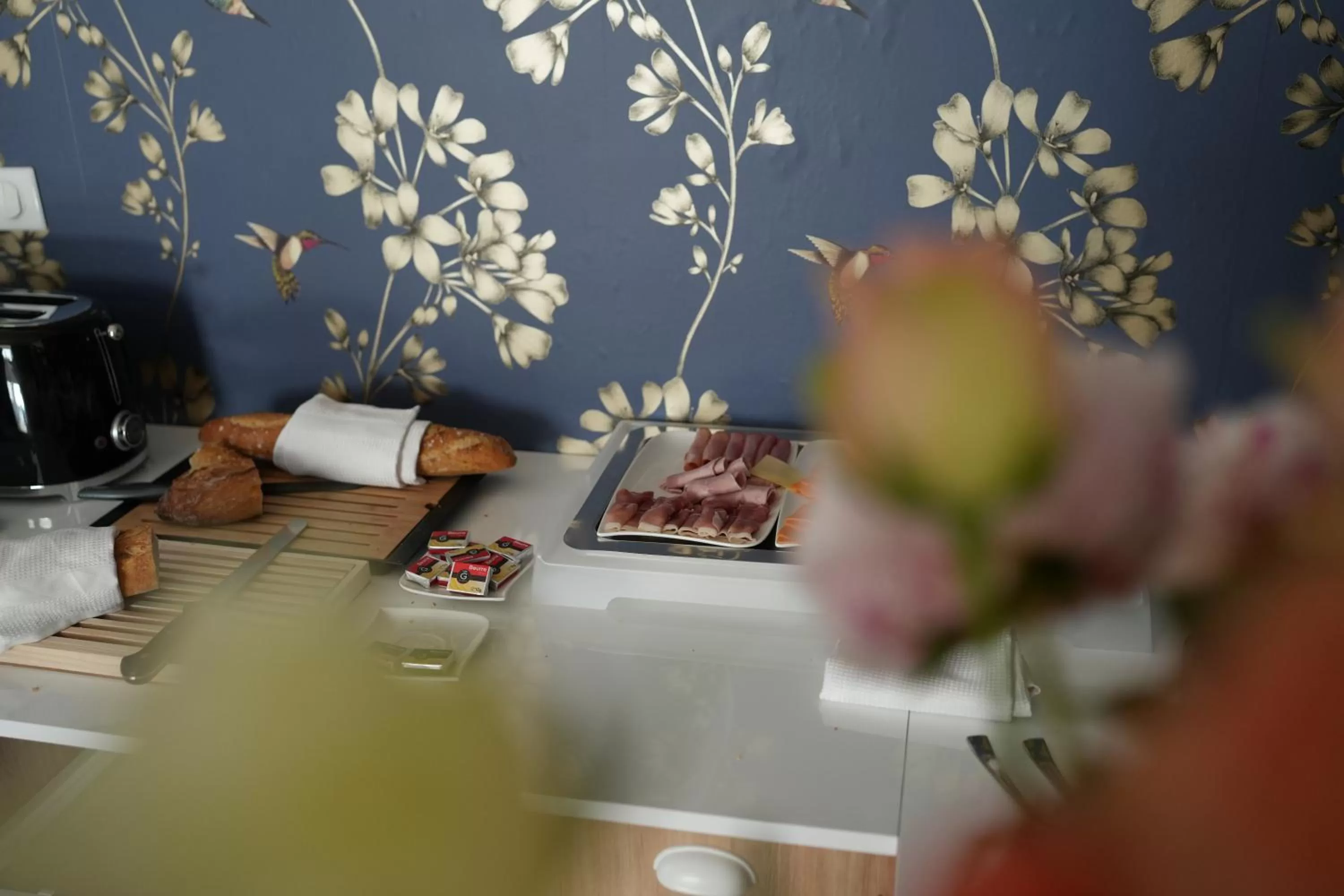 Breakfast in Hôtel Échappée en Baie - Parking privé gratuit