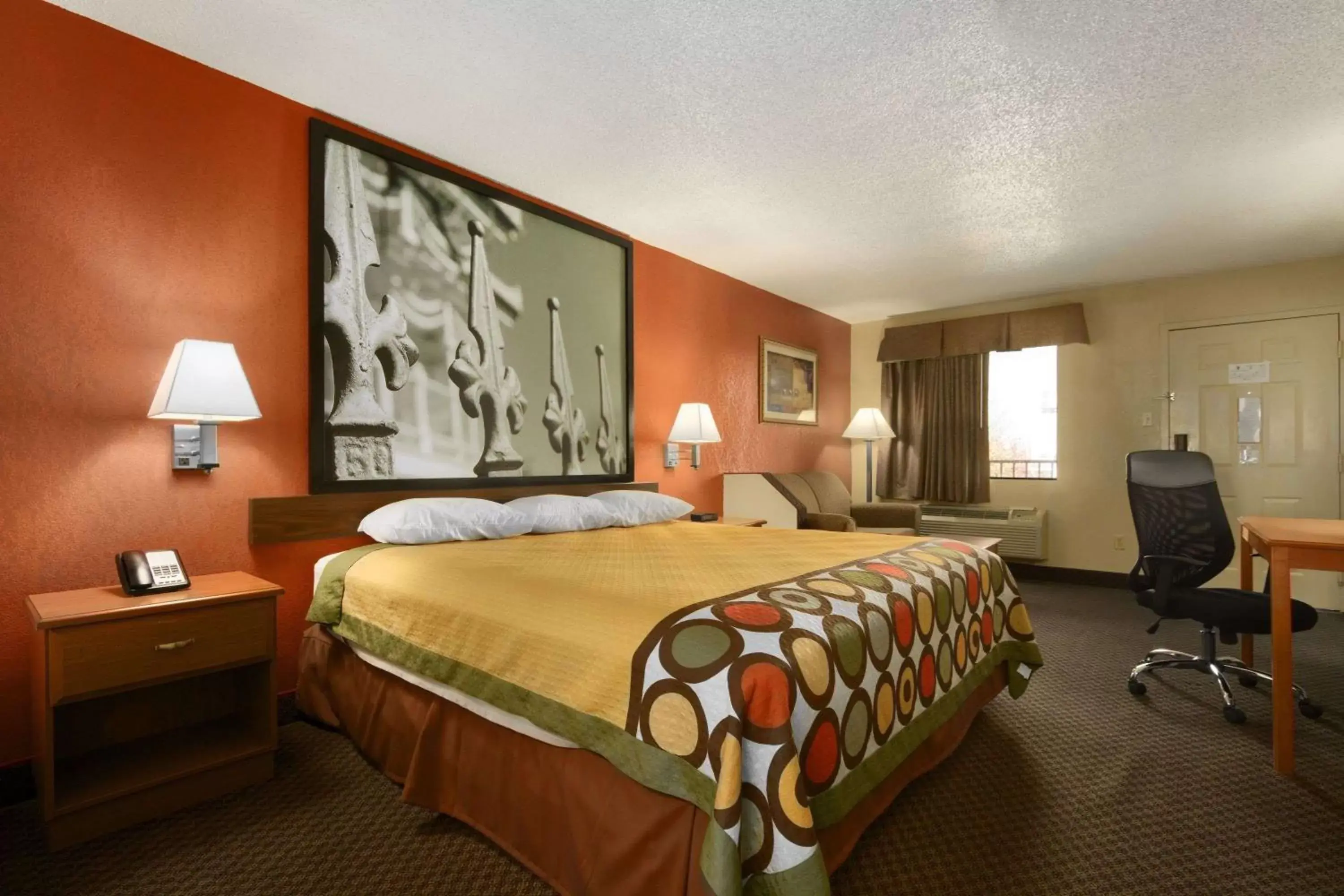 Photo of the whole room, Bed in Super 8 by Wyndham Monroe