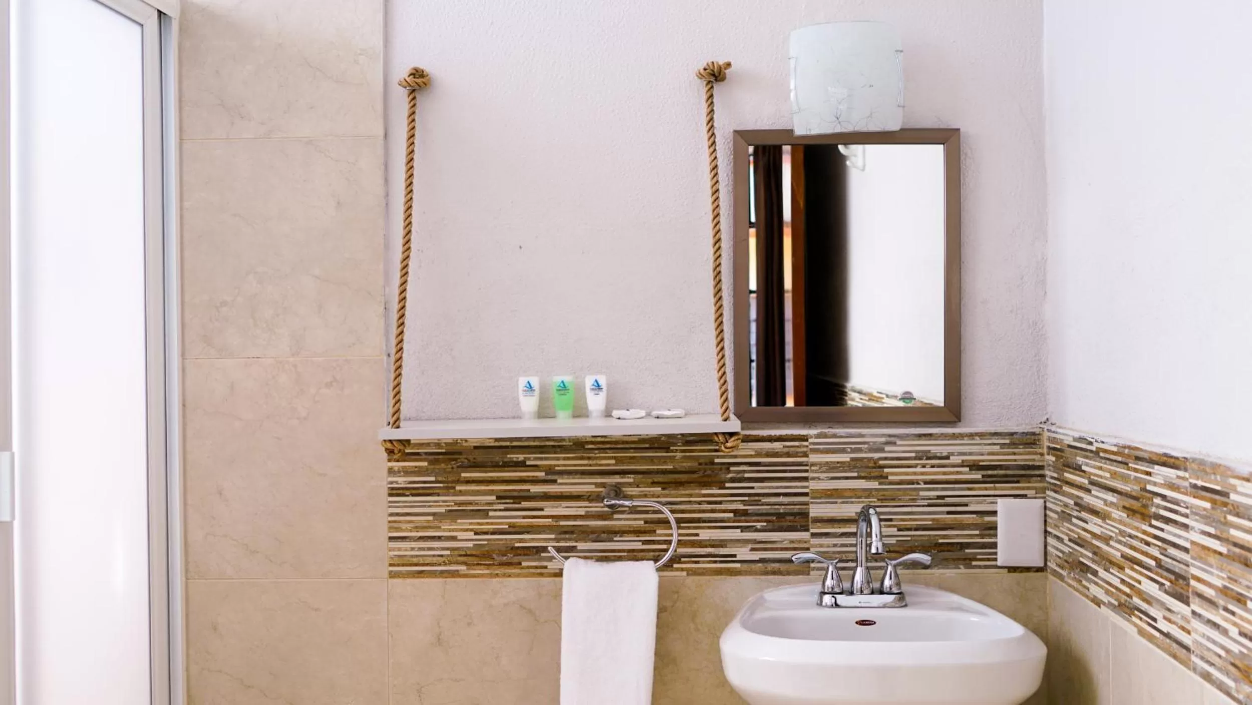 Bathroom in Acapulco Amor