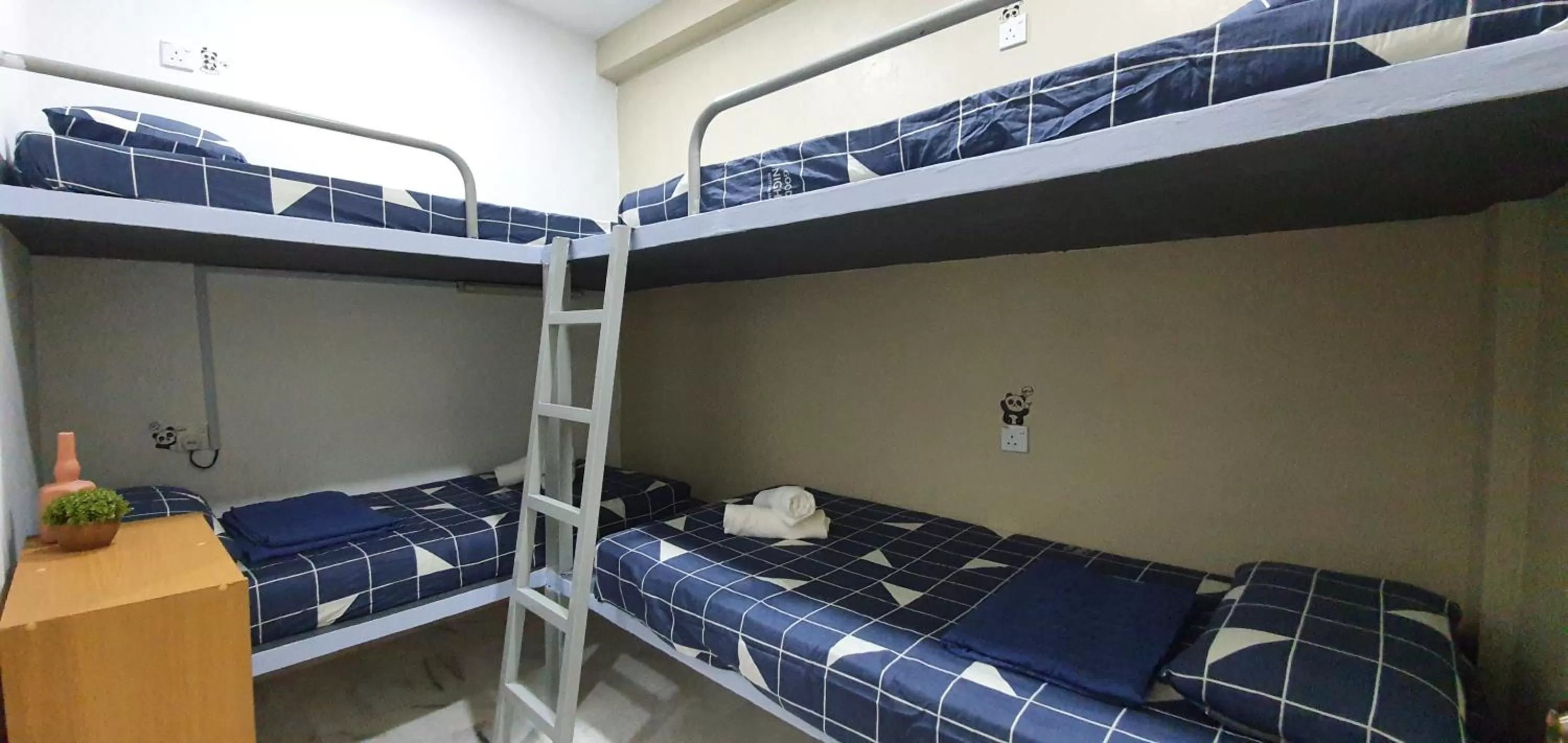 bunk bed, Bed in Thian Siong Inn