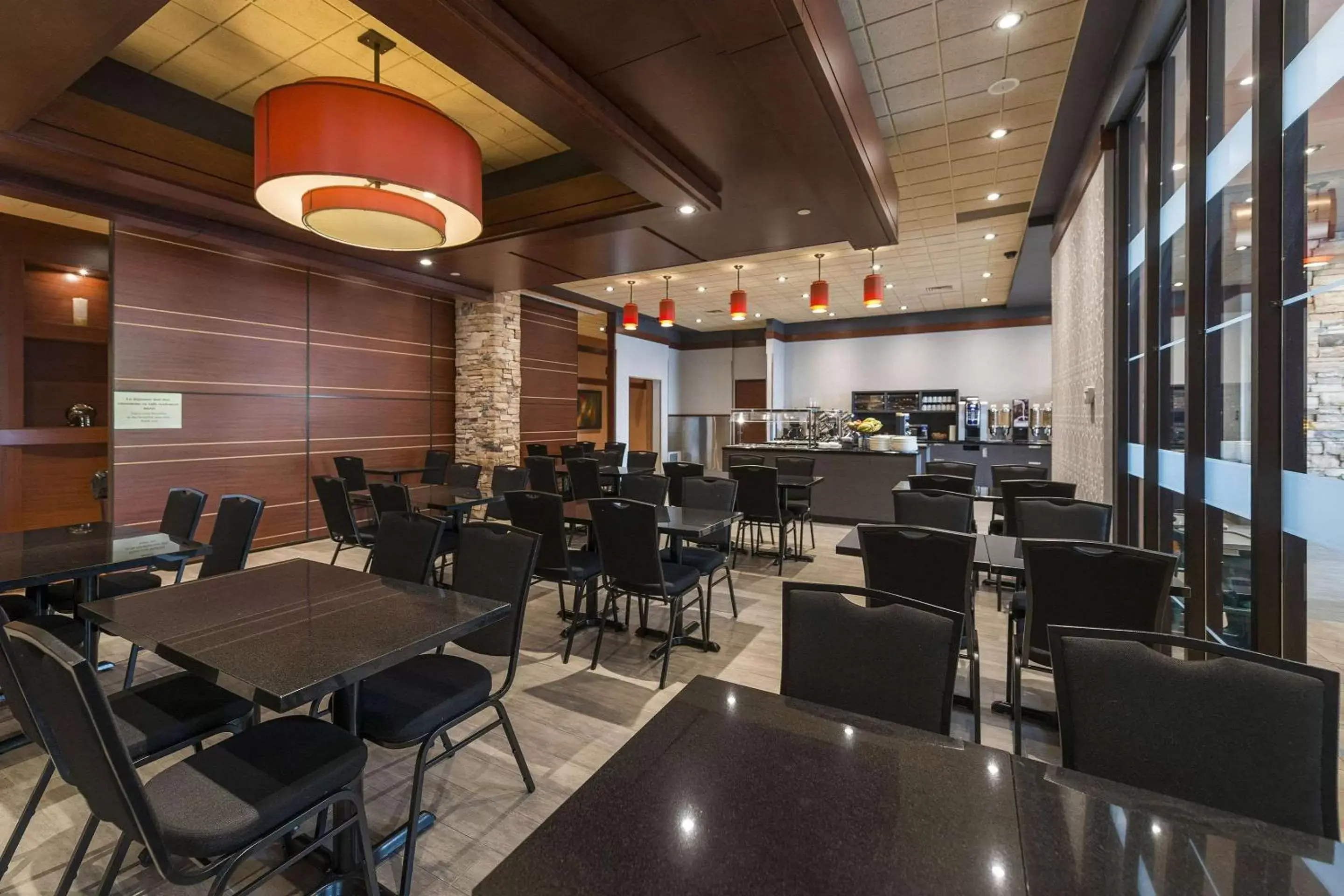 Restaurant/Places to Eat in Quality Inn & Suites Lévis