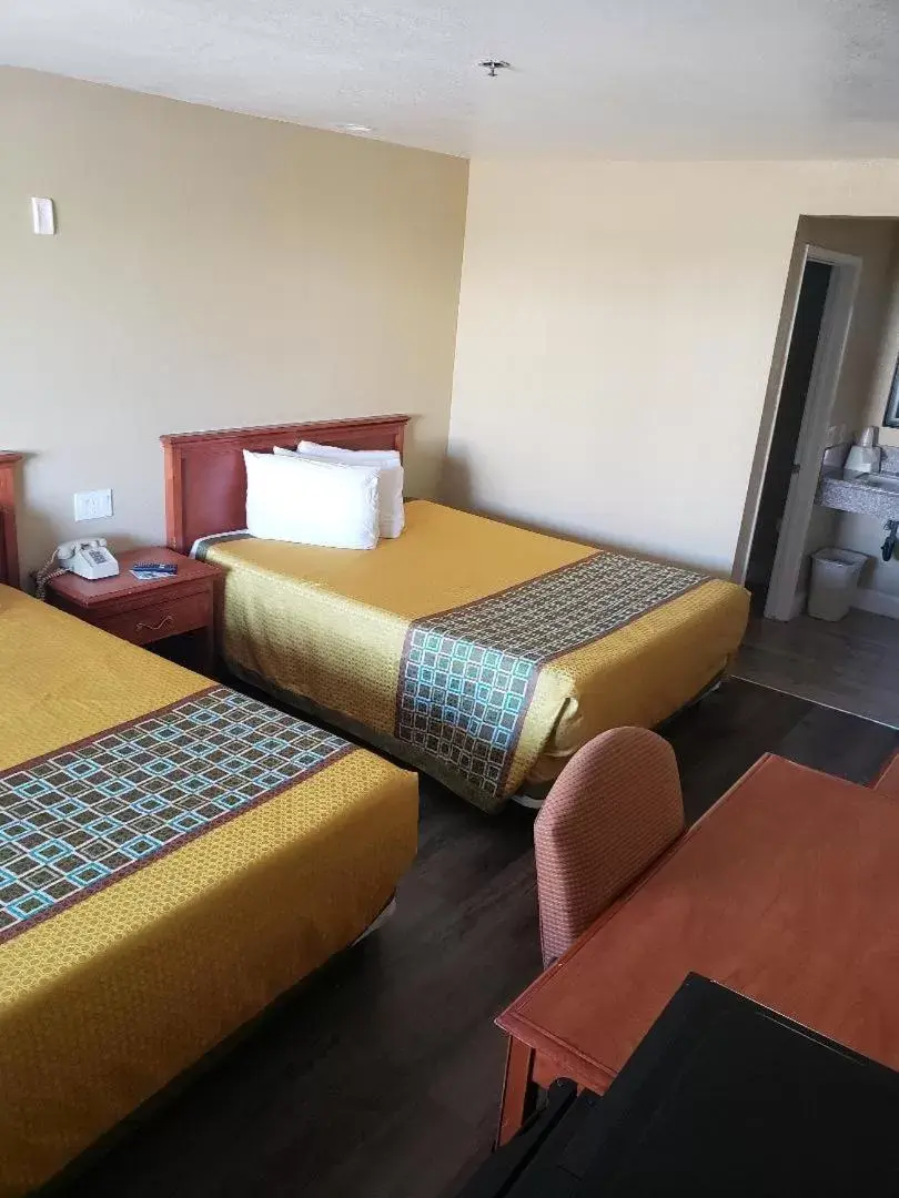 Bed in University Inn Fresno Bed in University Inn Fresno