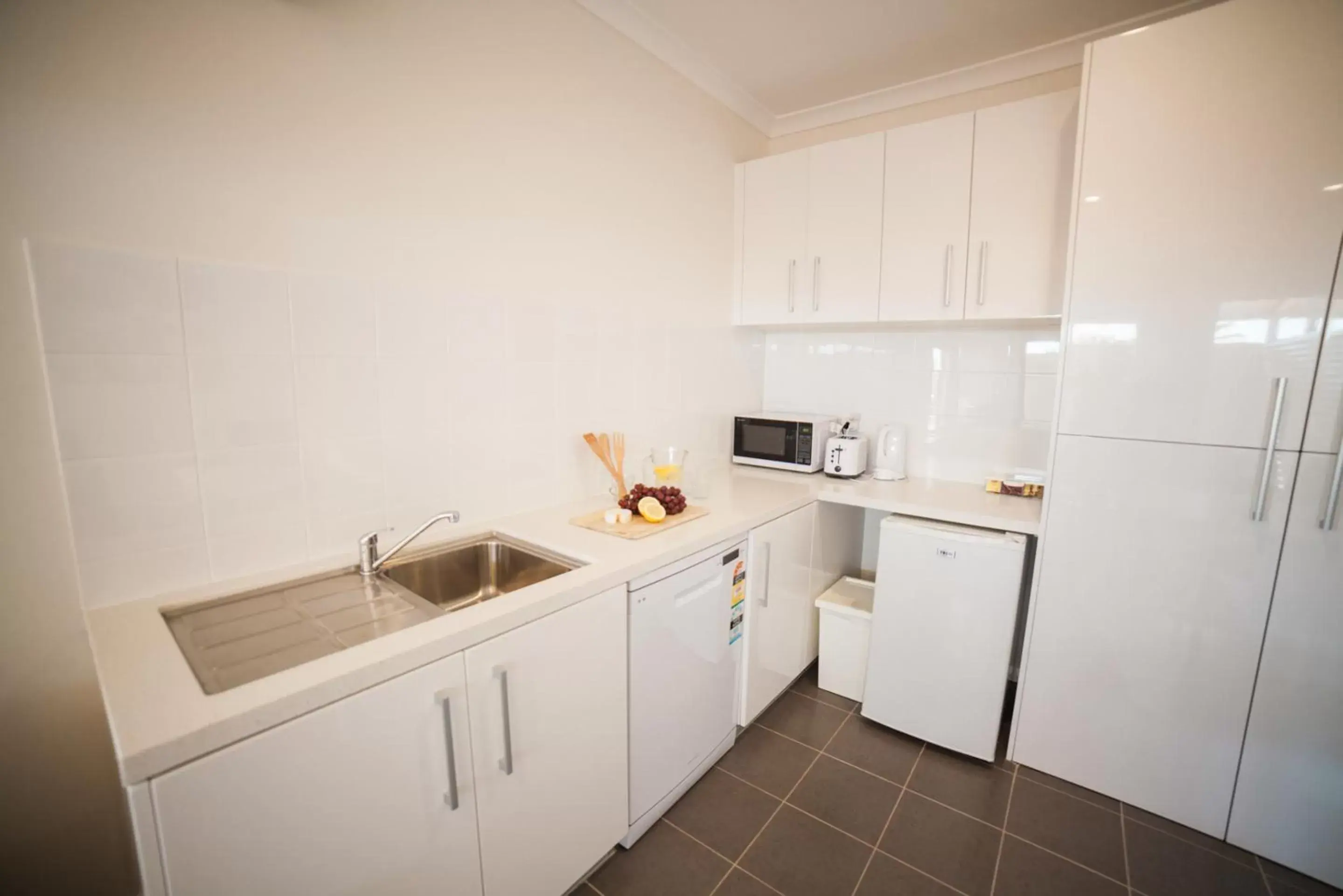 Kitchen or kitchenette, Kitchen/Kitchenette in Exmouth Escape Resort