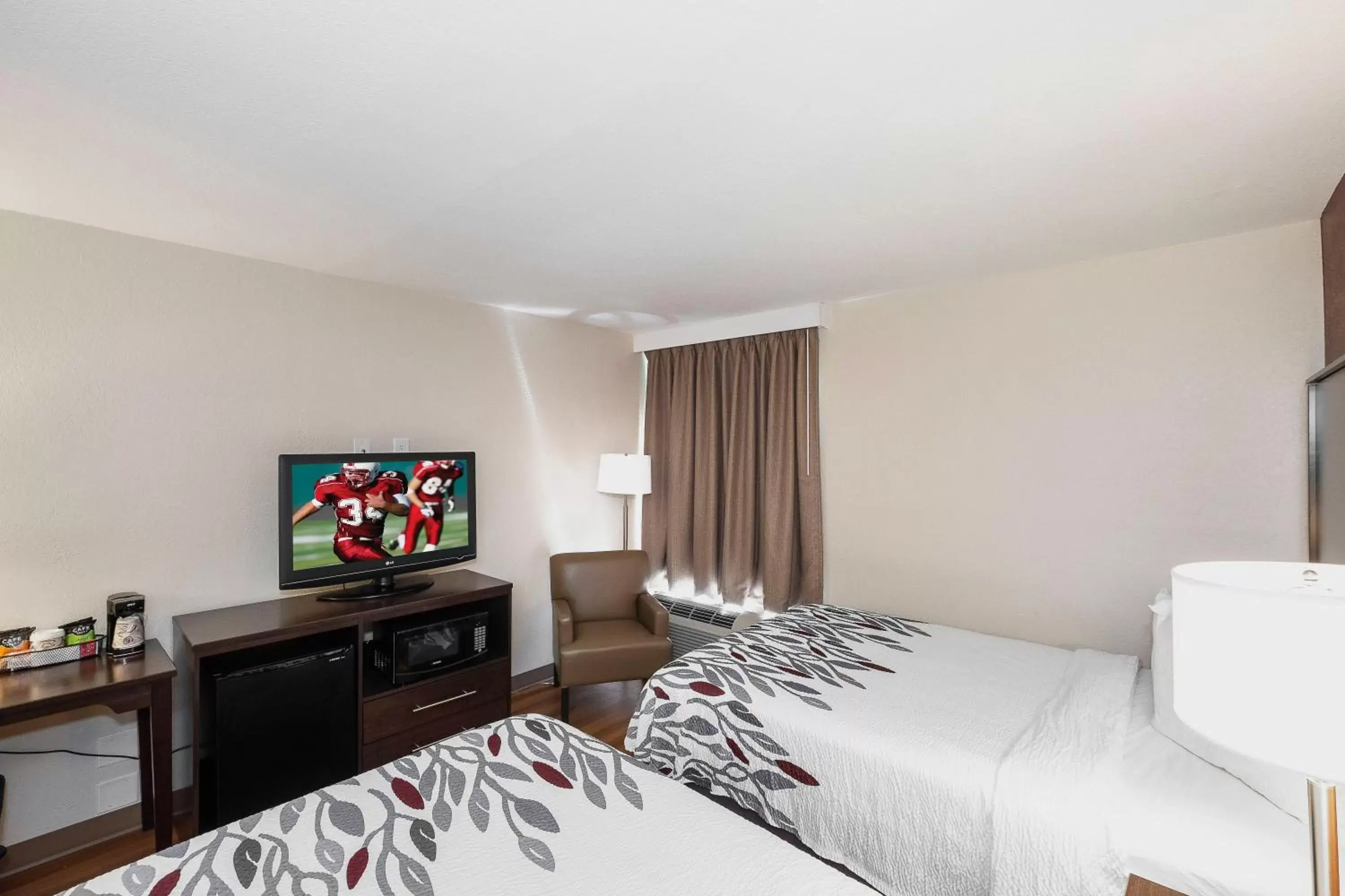 Photo of the whole room, TV/Entertainment Center in Red Roof Inn Roanoke Rapids