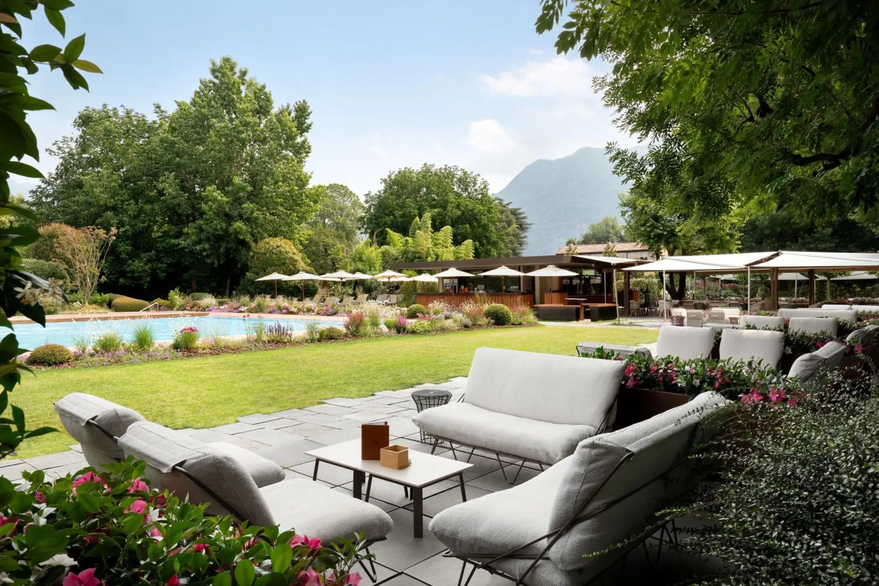 Lounge or bar, Swimming Pool in Sheraton Lake Como Hotel
