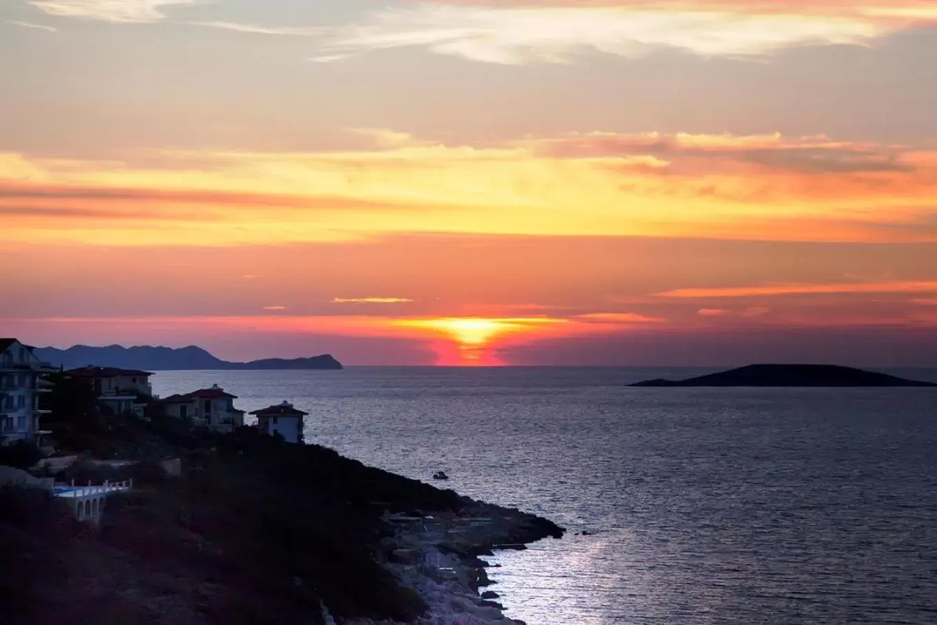 Sunrise/Sunset in Mekvin Hotels Deniz Feneri Lighthouse