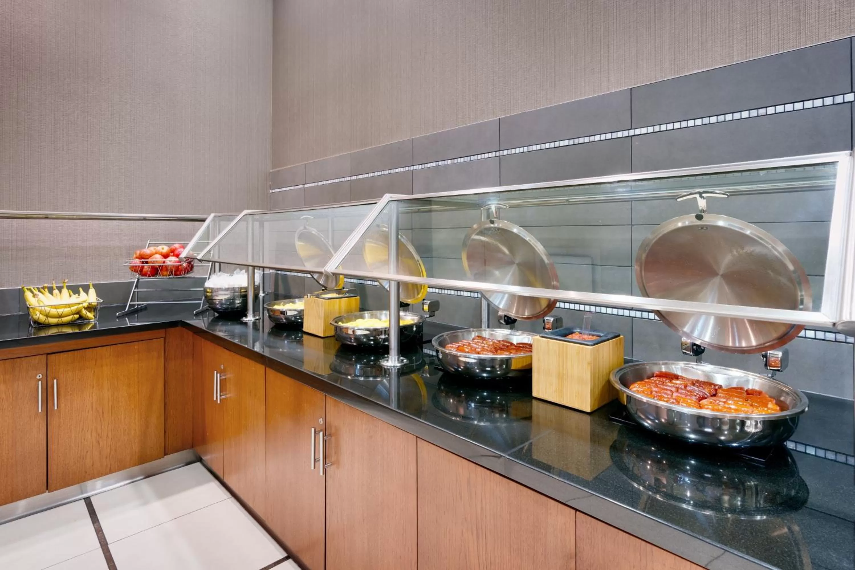 Breakfast in SpringHill Suites by Marriott Las Vegas Convention Center