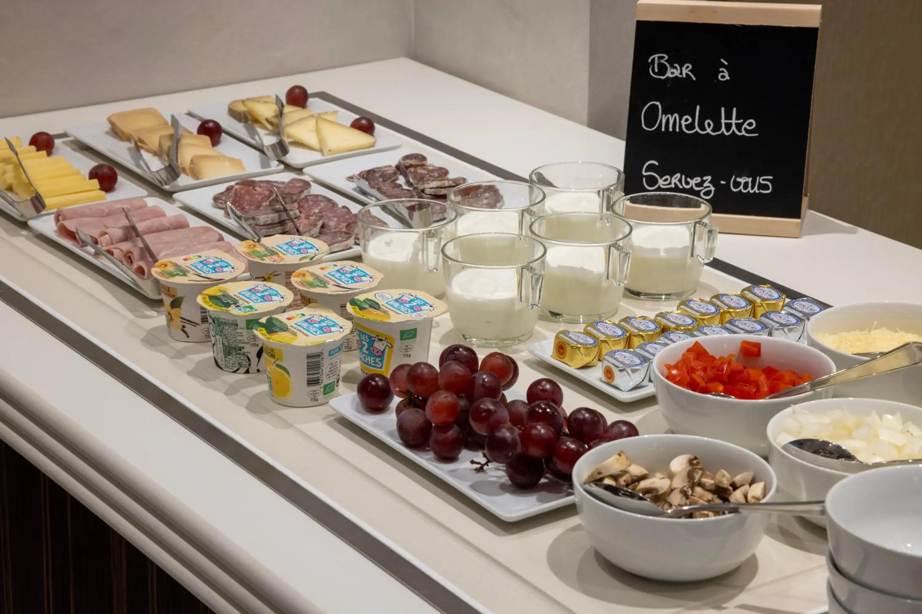 Buffet breakfast in Hotel des Carmes by Malone